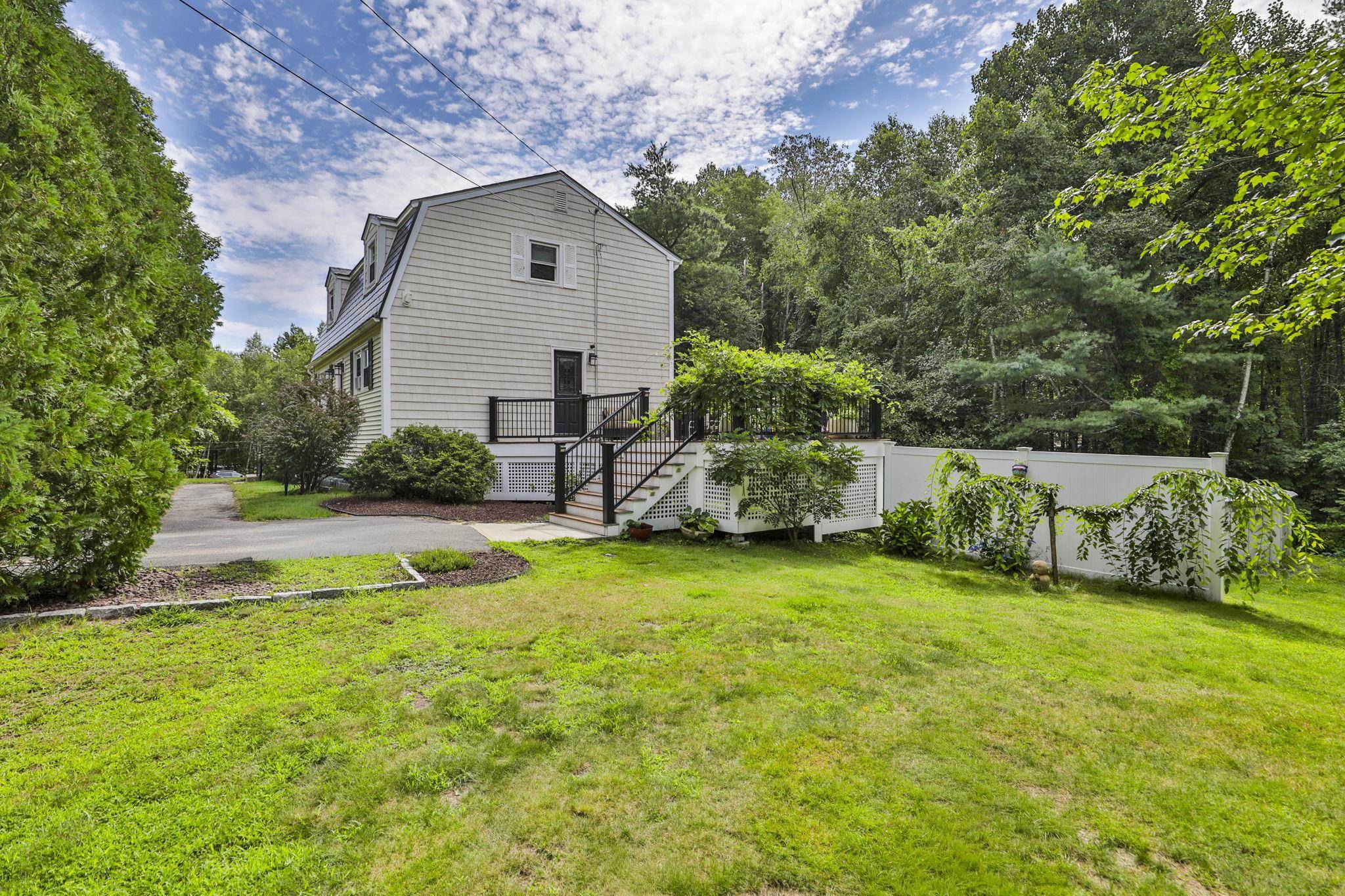 25 Mountain Home Rd, Londonderry, NH 03053