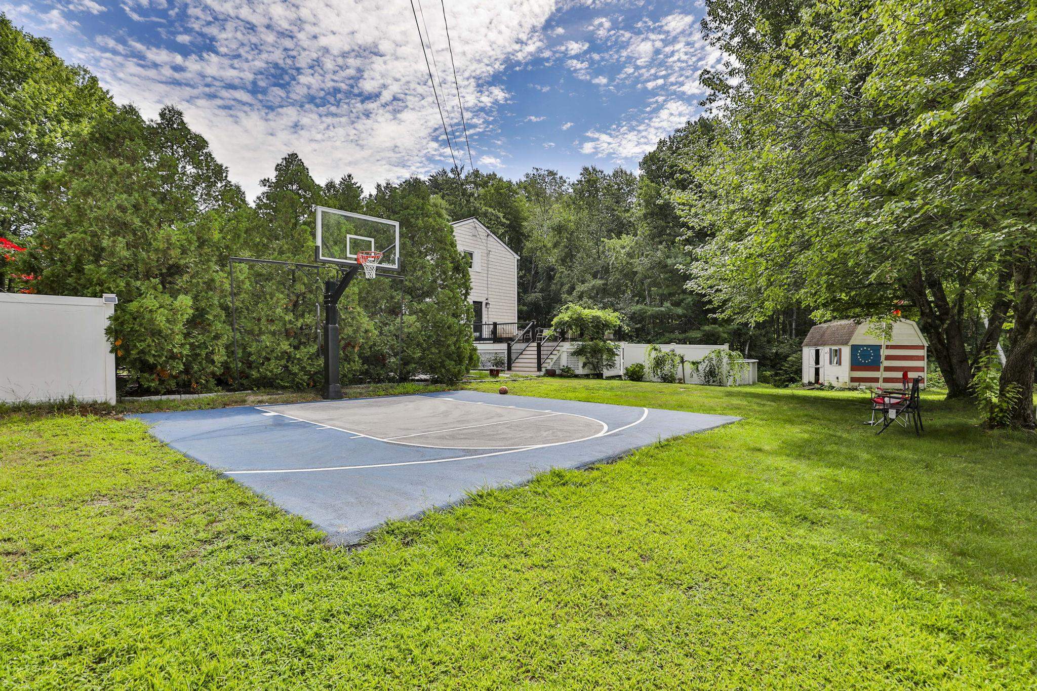25 Mountain Home Rd, Londonderry, NH 03053