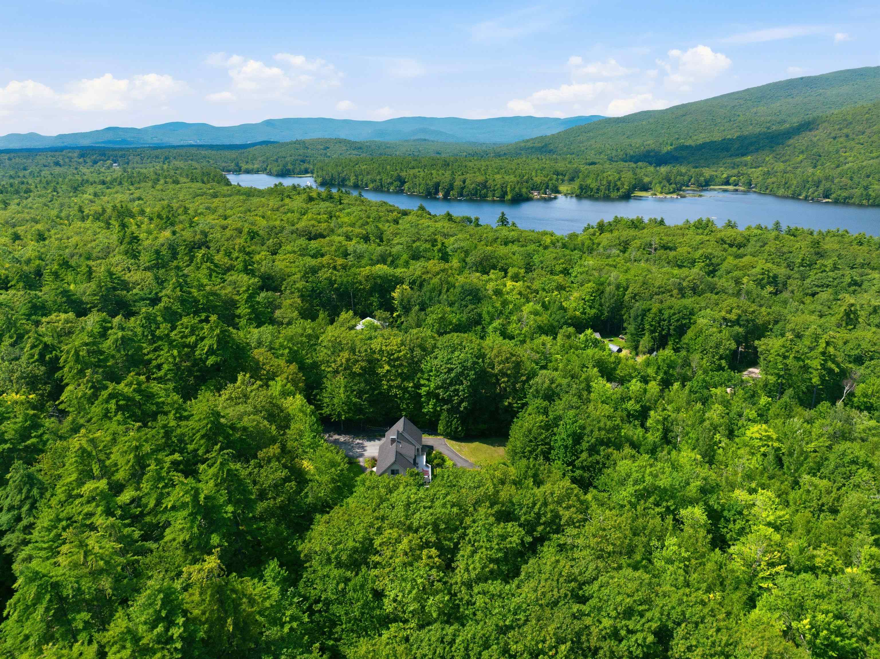 10 Avon Shores Rd, Moultonborough, NH 03254