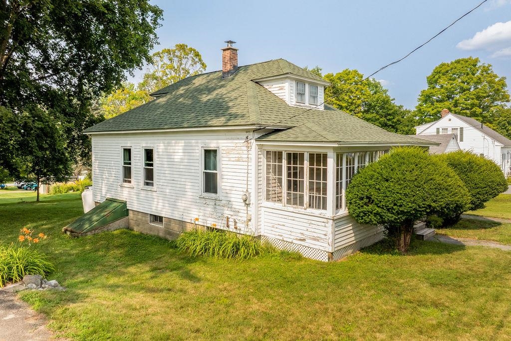 16 Stevens St, Enfield, NH 03748