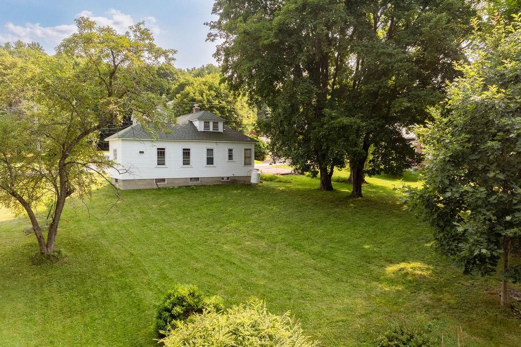 16 Stevens St, Enfield, NH 03748