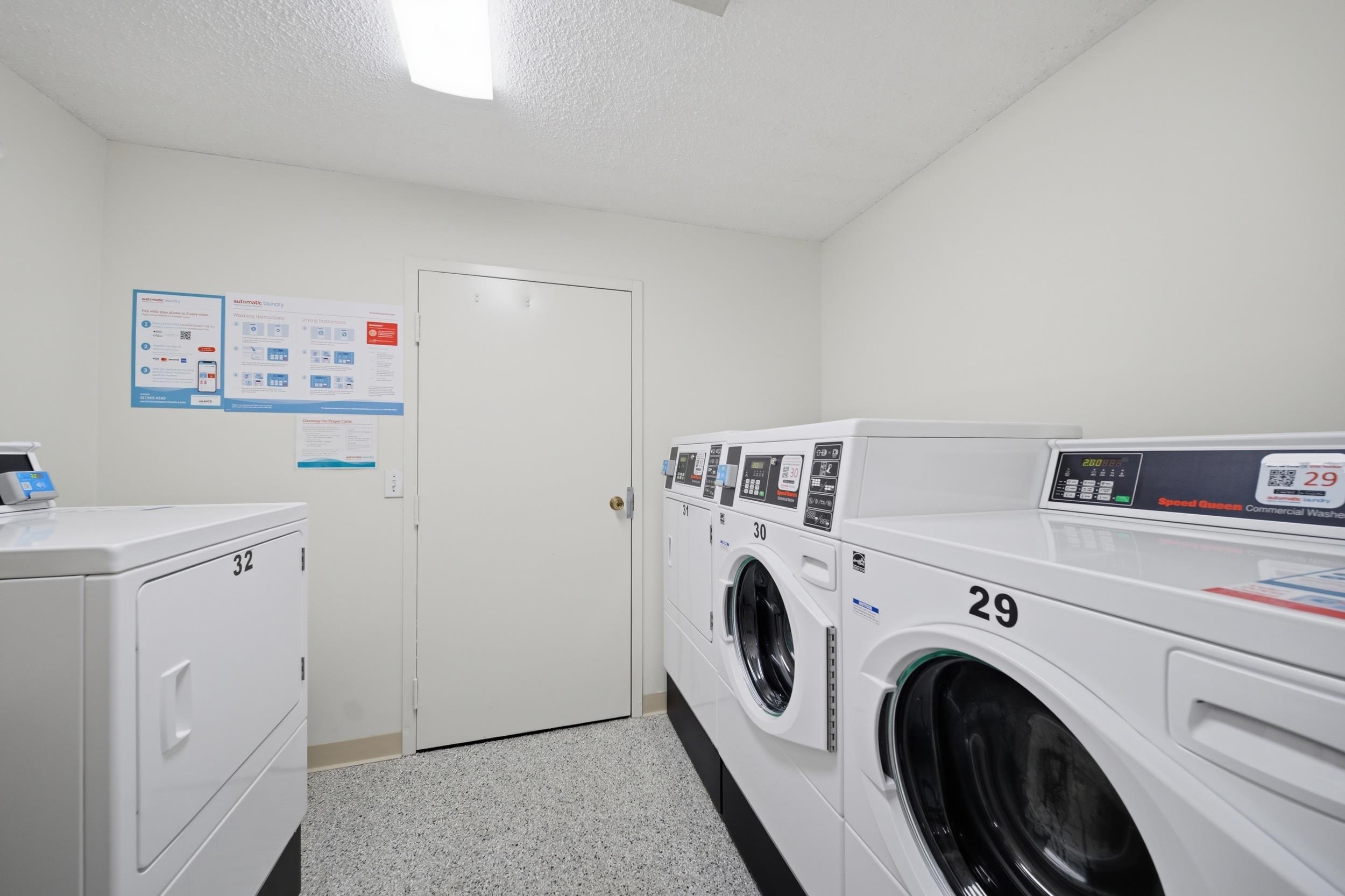 Laundry Room 25983987