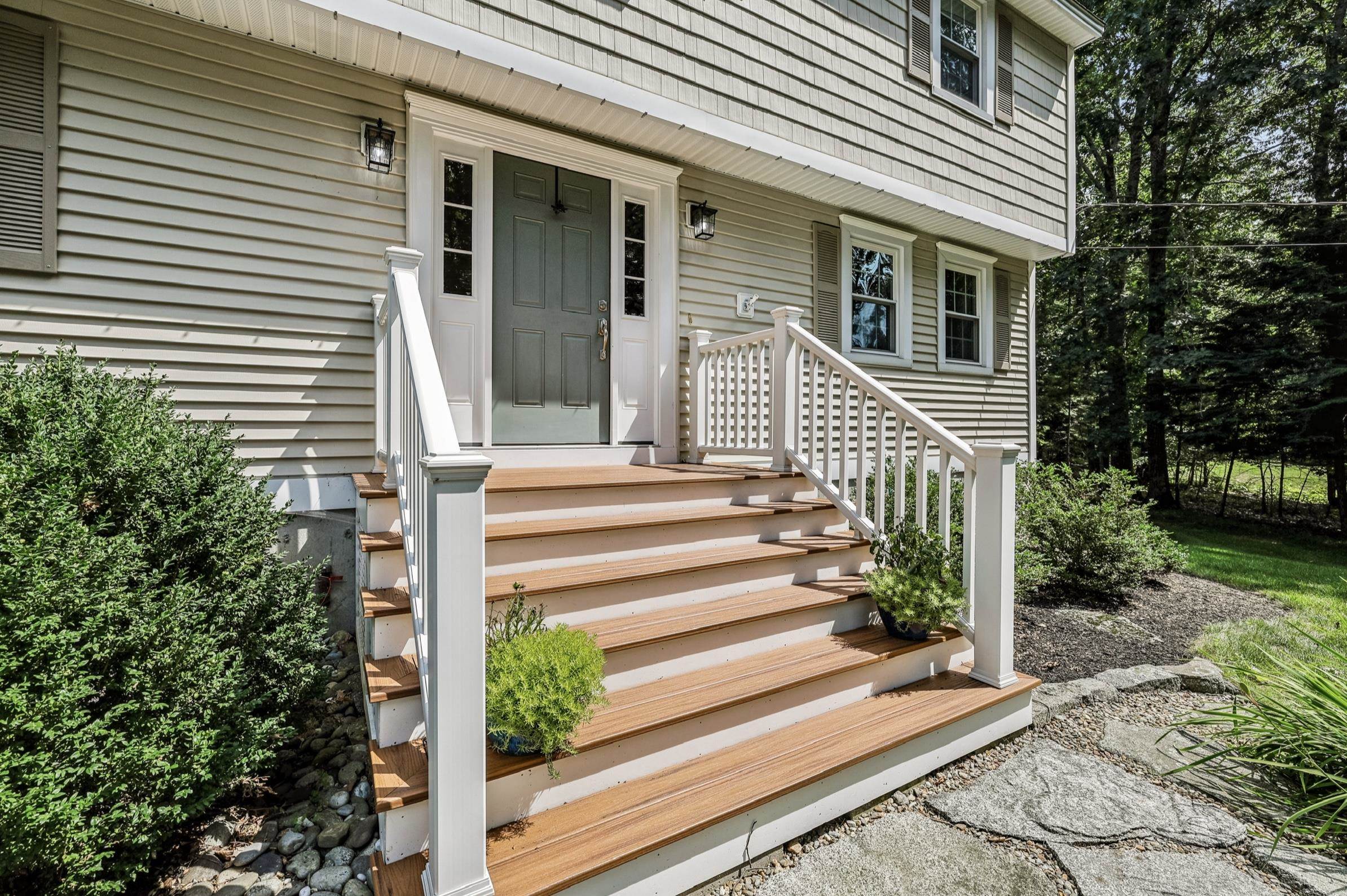 33 Ffrost Dr, Durham, NH 03824