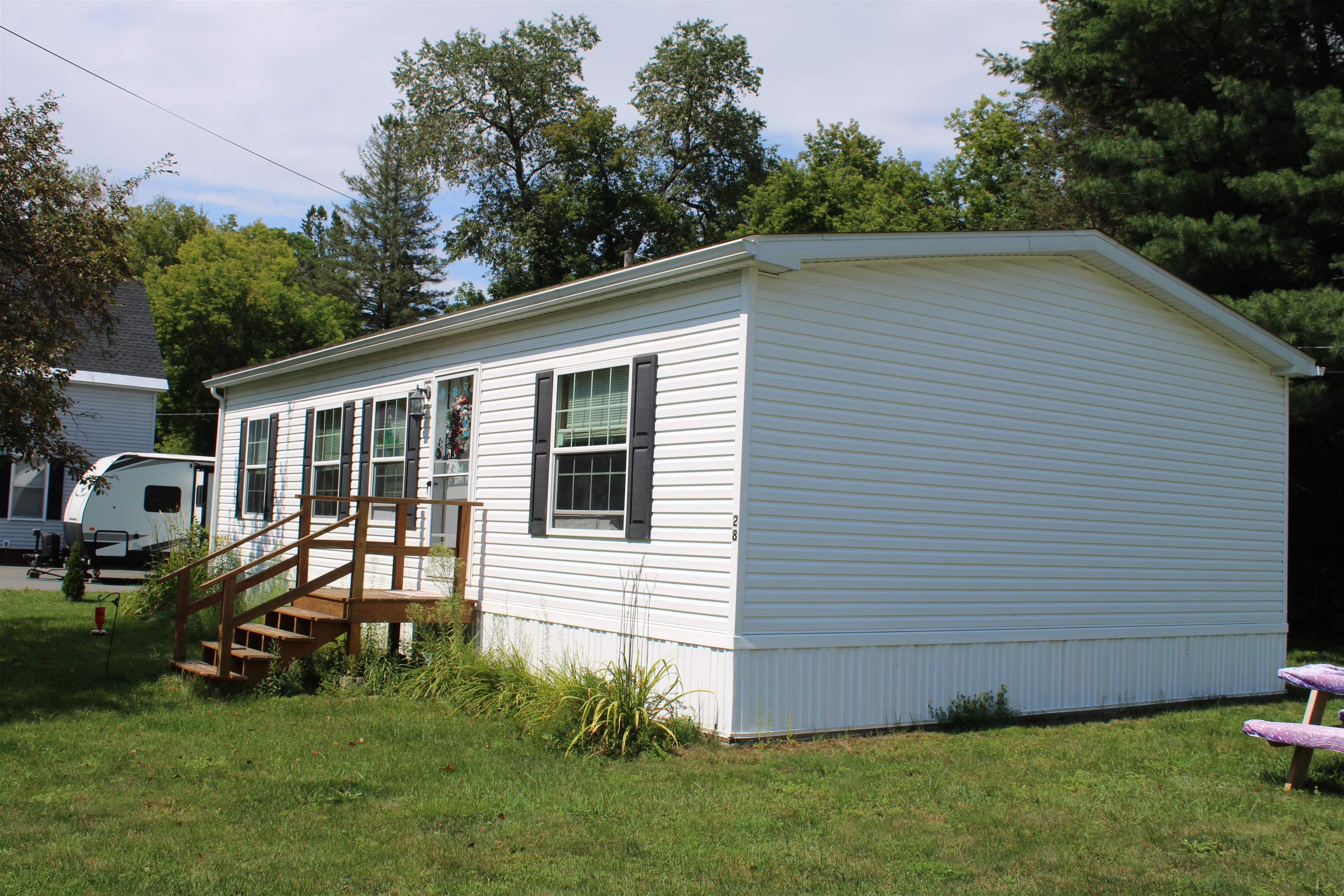 28 Huron St, Whitefield, NH 03598