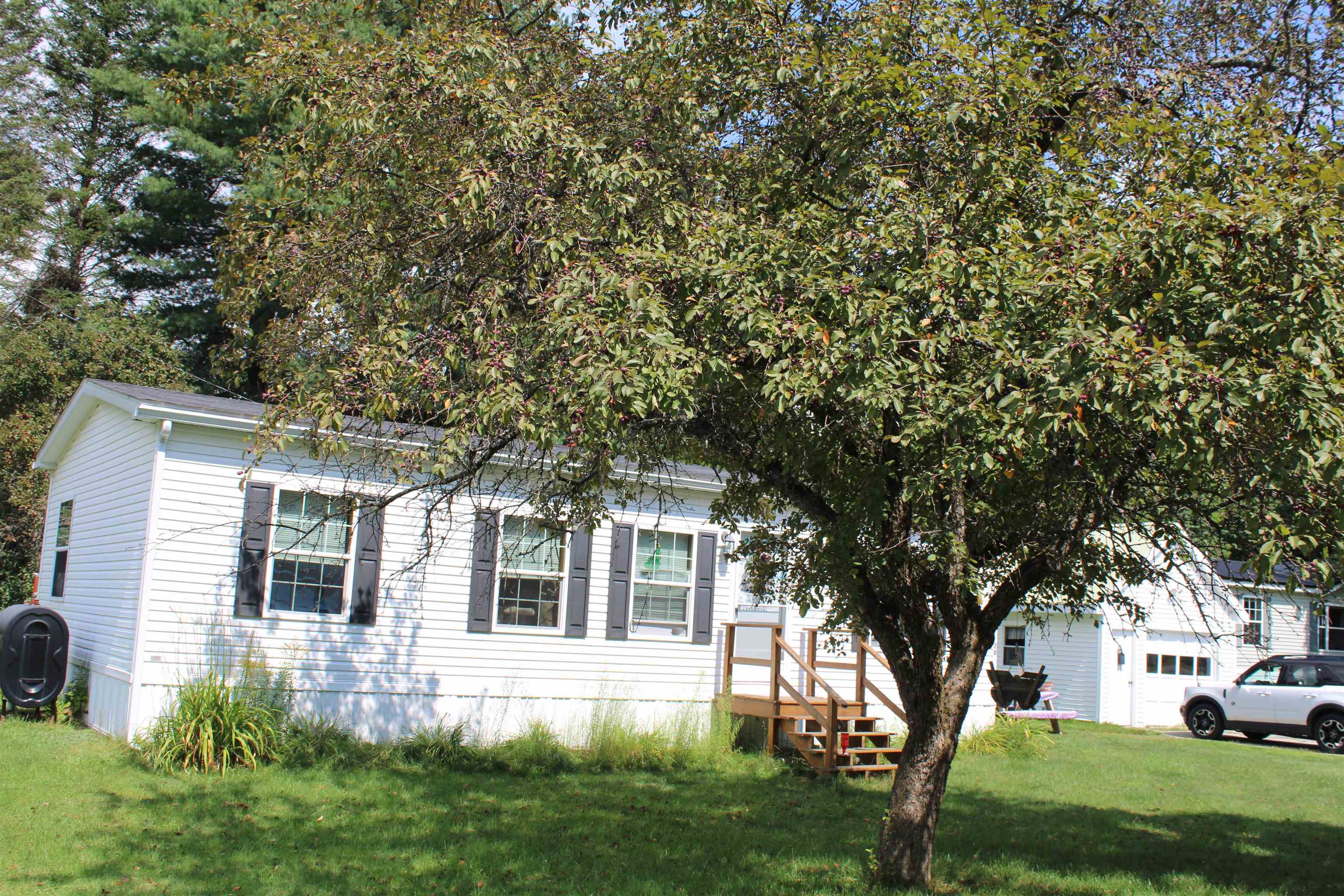 28 Huron St, Whitefield, NH 03598