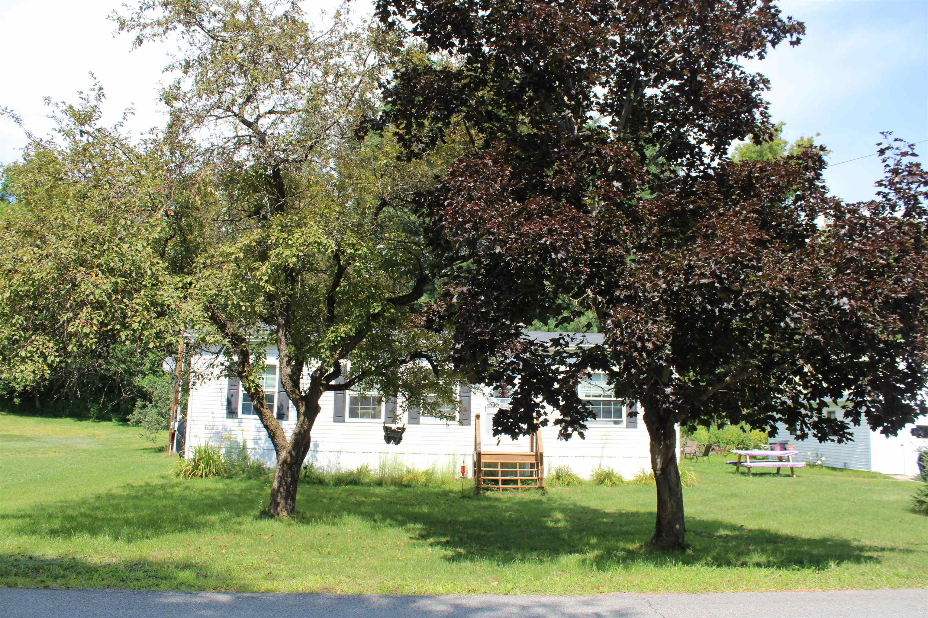 28 Huron St, Whitefield, NH 03598