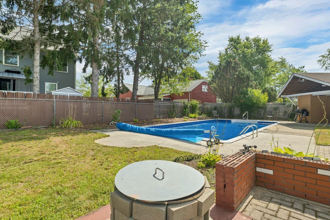 7 Donna St, Nashua, NH 03060