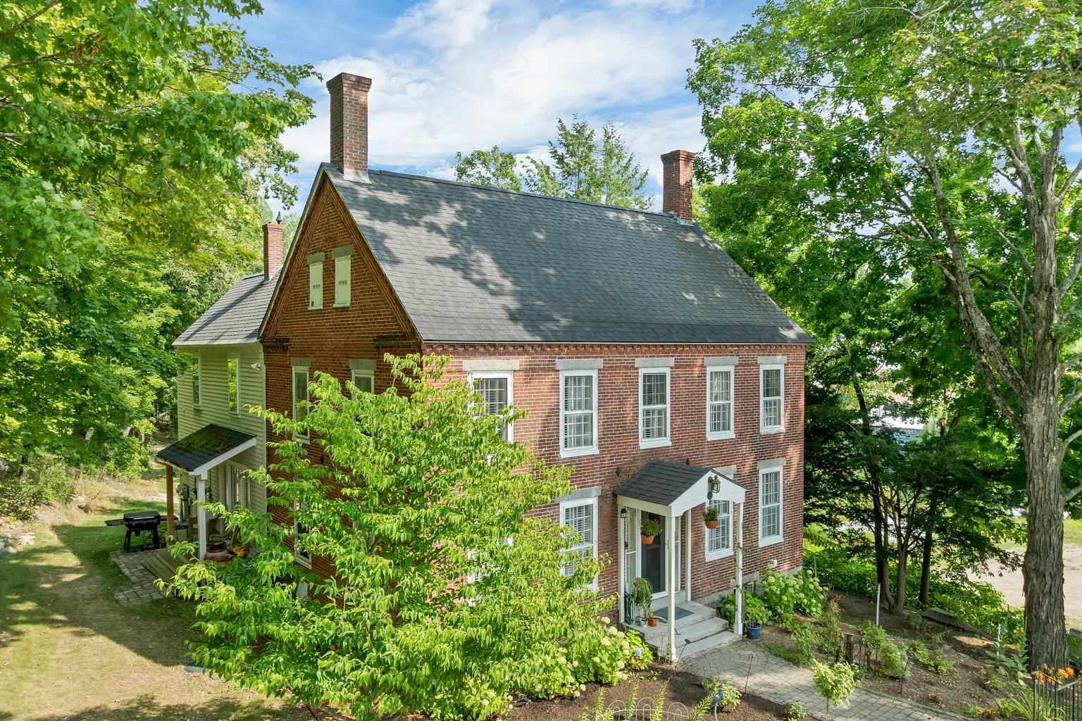 49 Center St, Wolfeboro, NH 03894