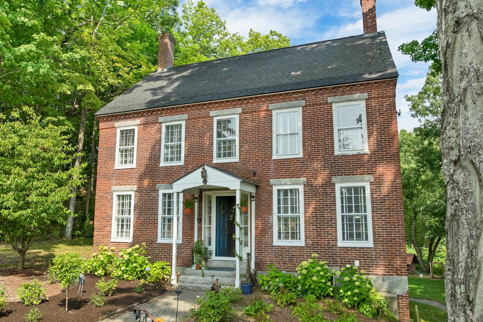 49 Center St, Wolfeboro, NH 03894