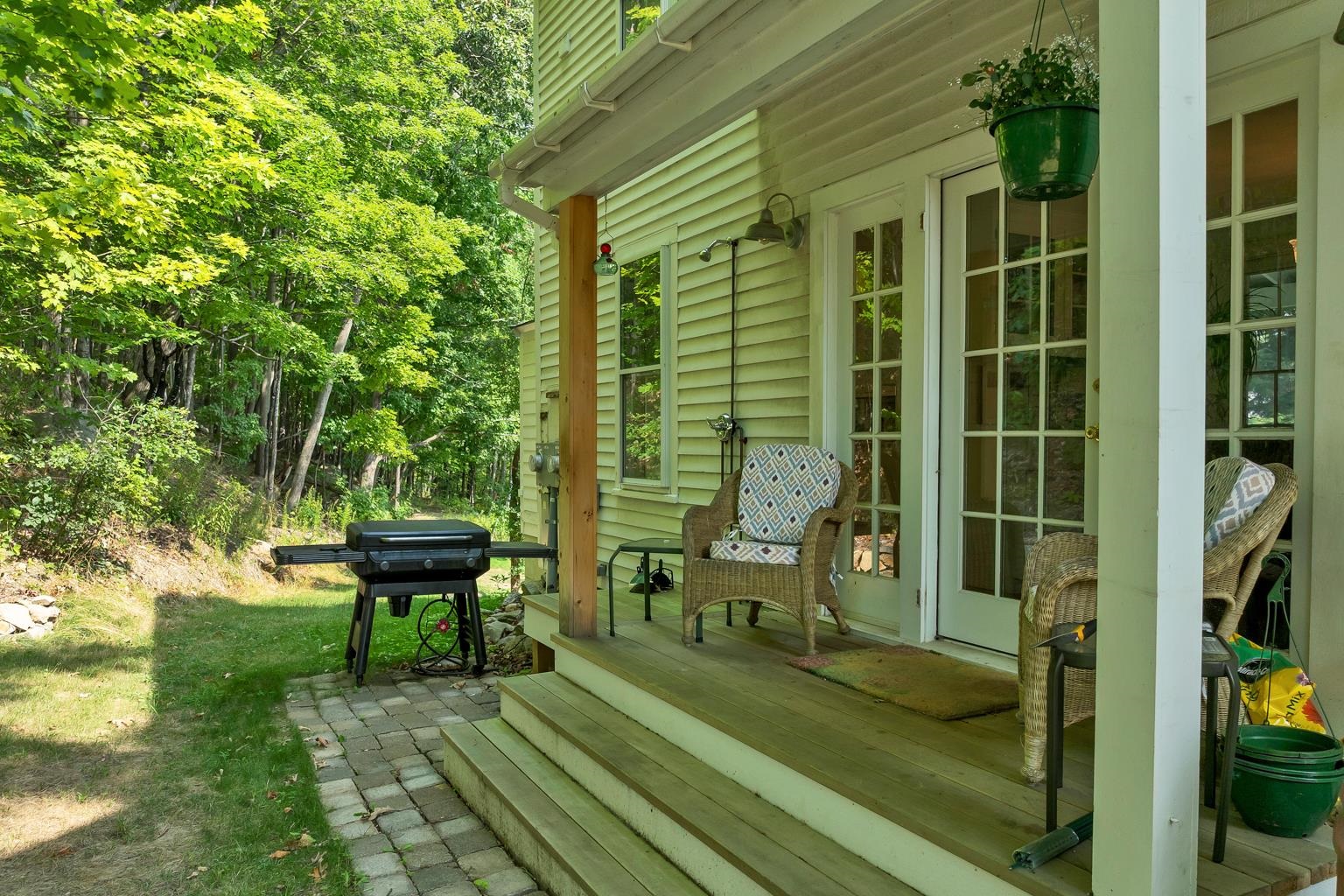 49 Center St, Wolfeboro, NH 03894
