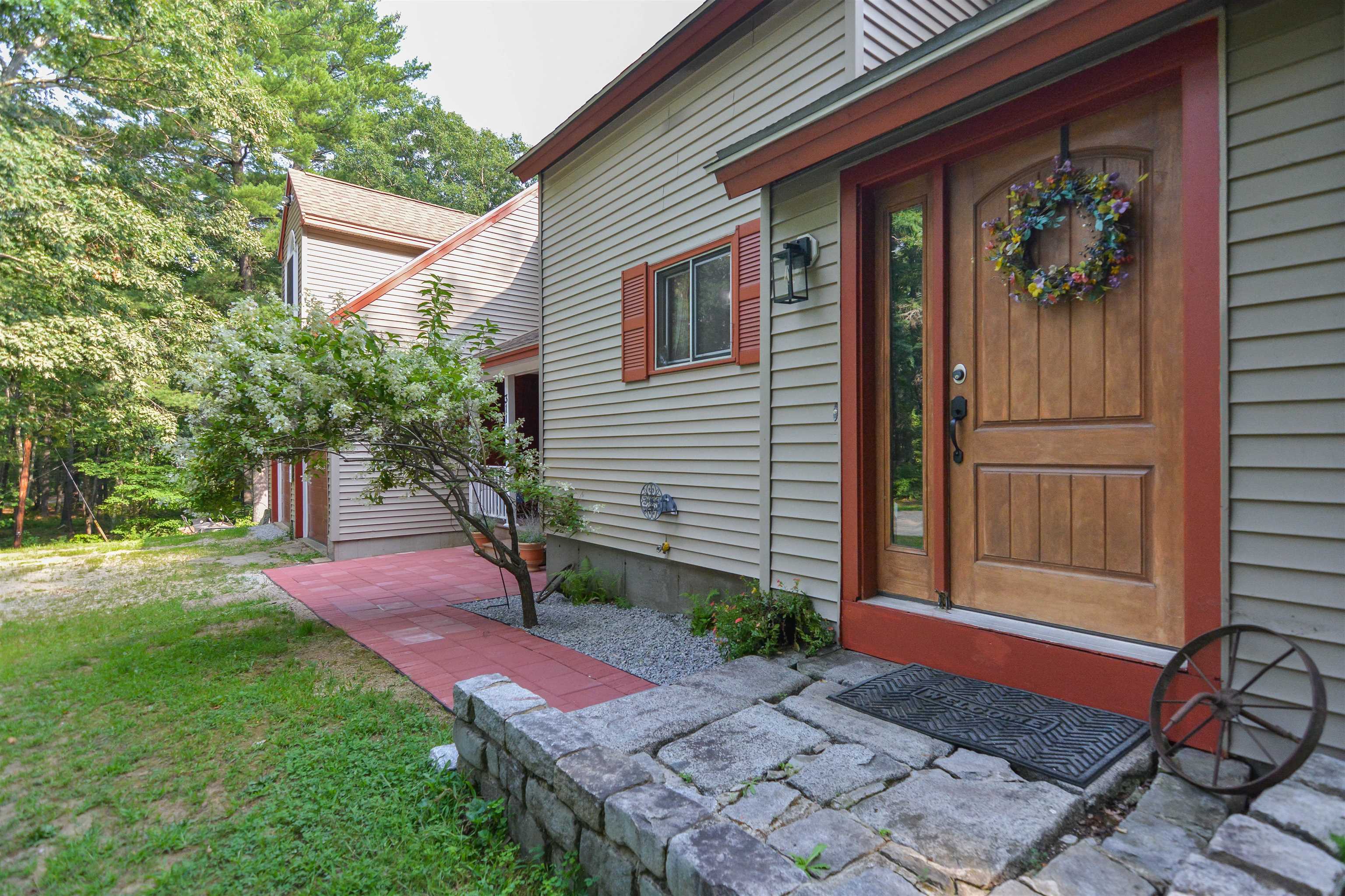 311 Rattlesnake Hill Rd, Auburn, NH 03032