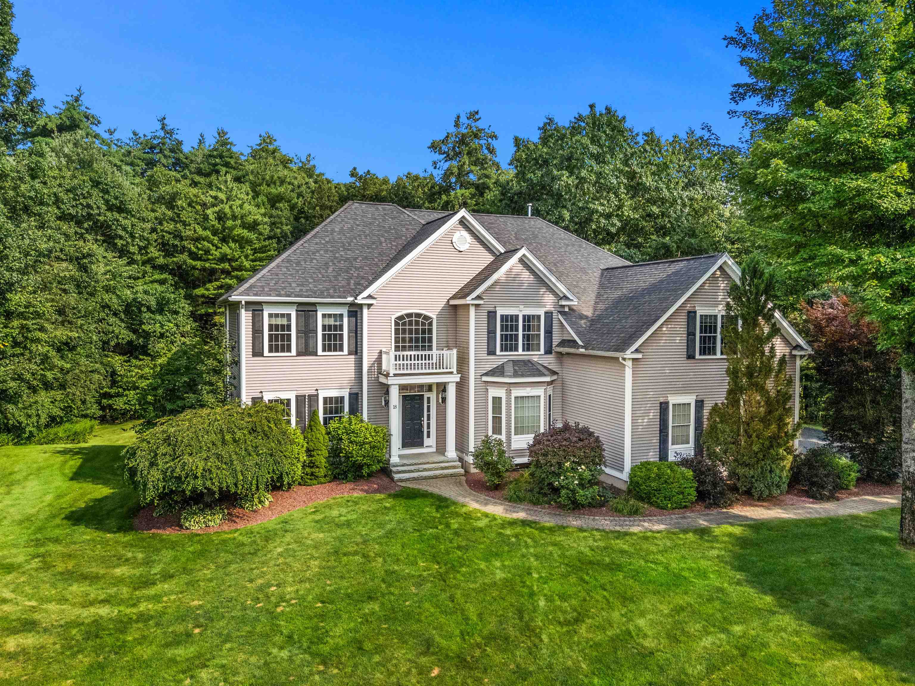 18 Priscilla Ln, Londonderry, NH 03053
