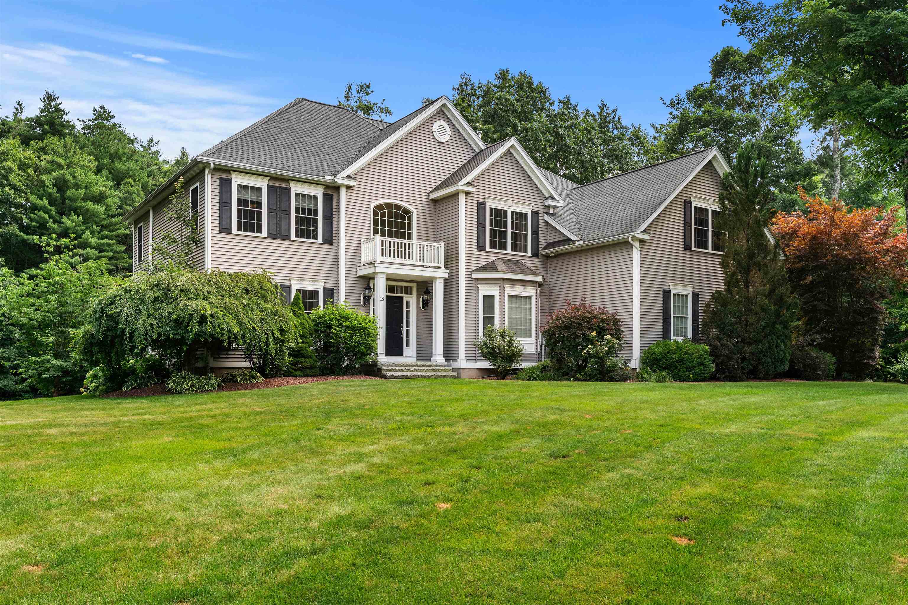 18 Priscilla Ln, Londonderry, NH 03053