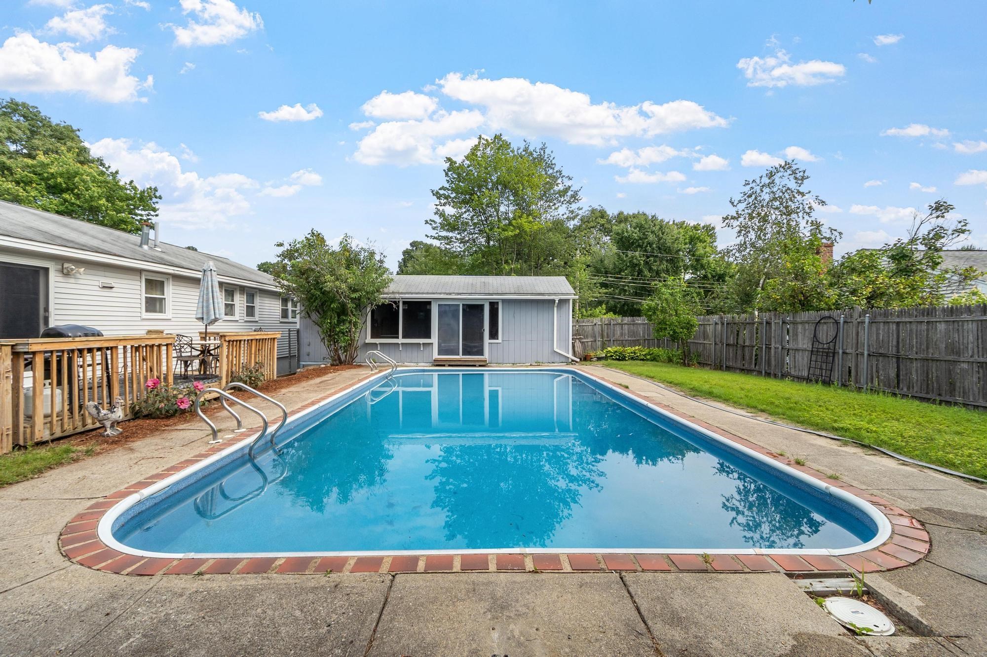 12 Northwood Dr, Nashua, NH 03063