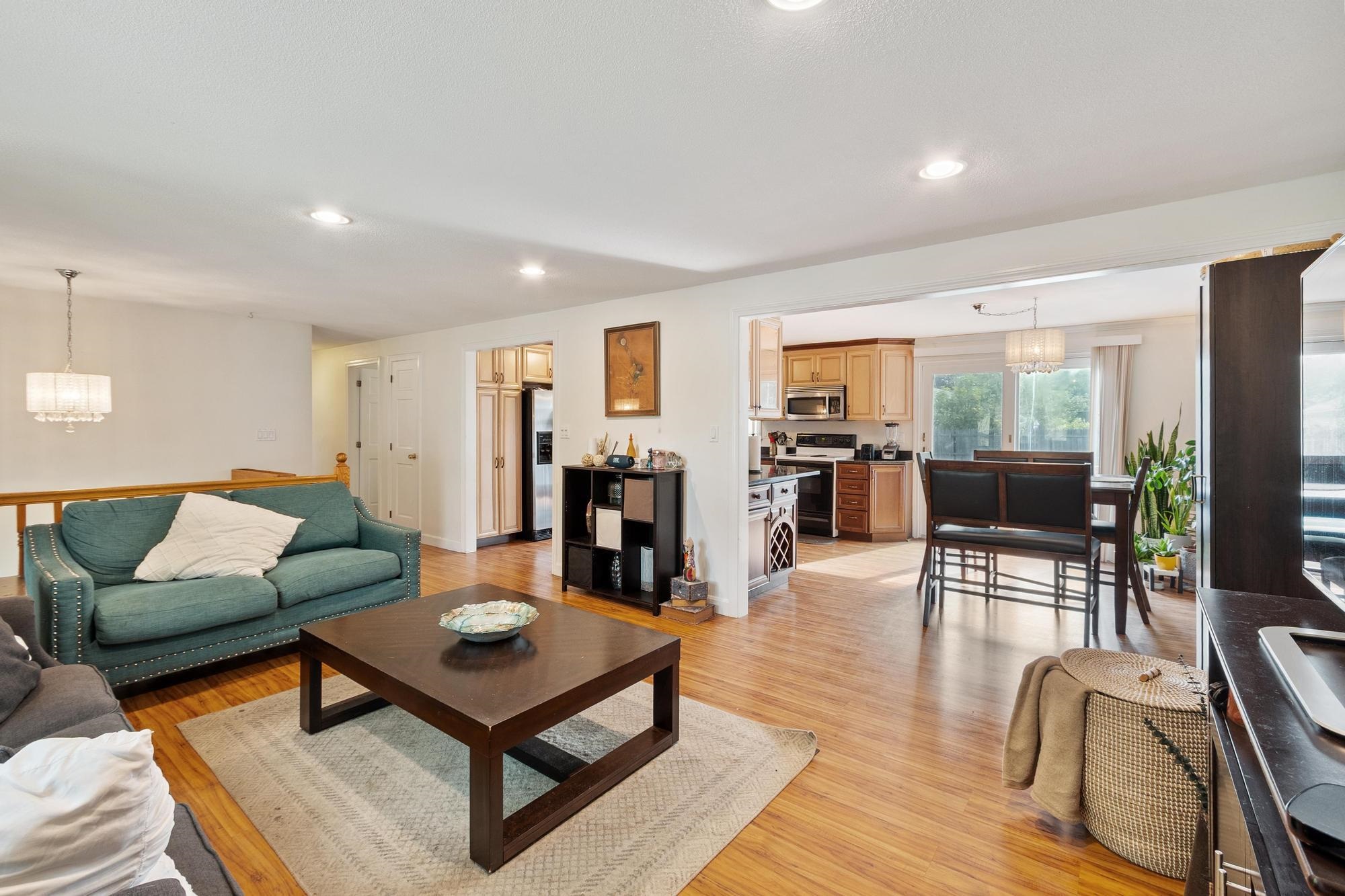 12 Northwood Dr, Nashua, NH 03063
