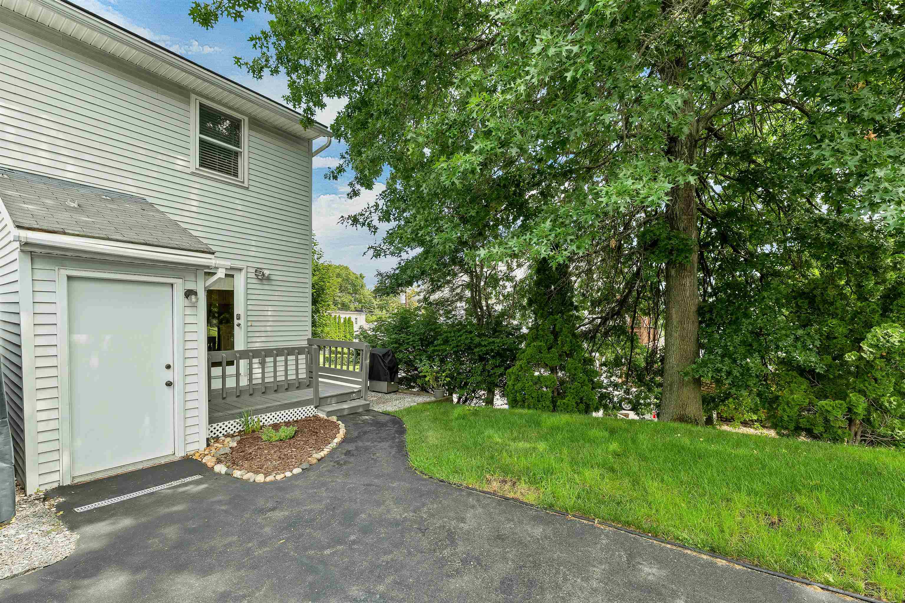 55 Harrington Ave, Manchester, NH 03103