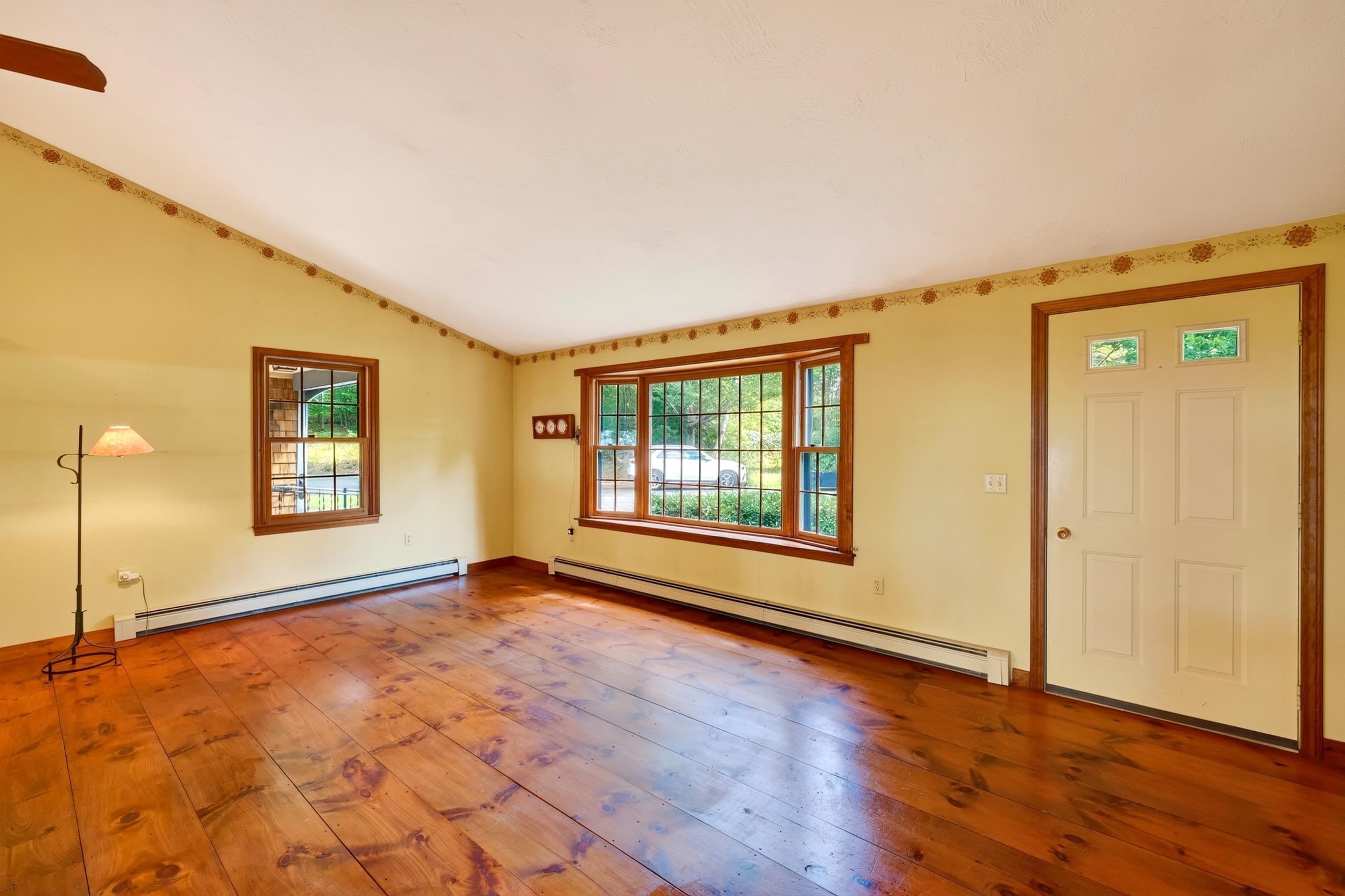 664 Borough Rd, Pembroke, NH 03275