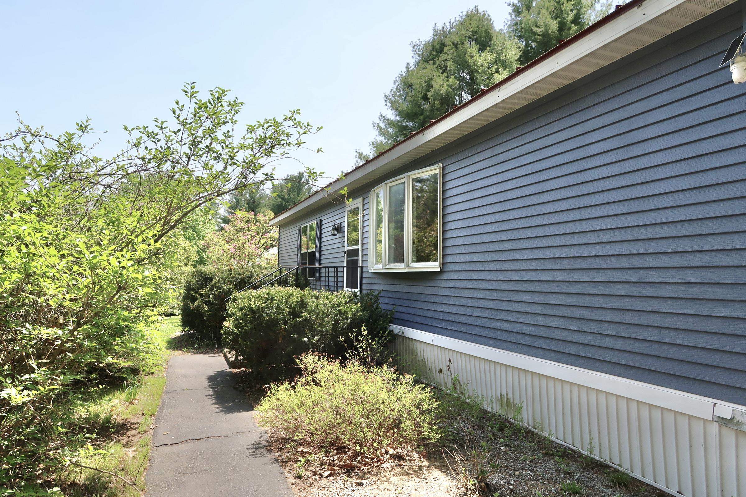 51 Sunset Dr, Hopkinton, NH 03229