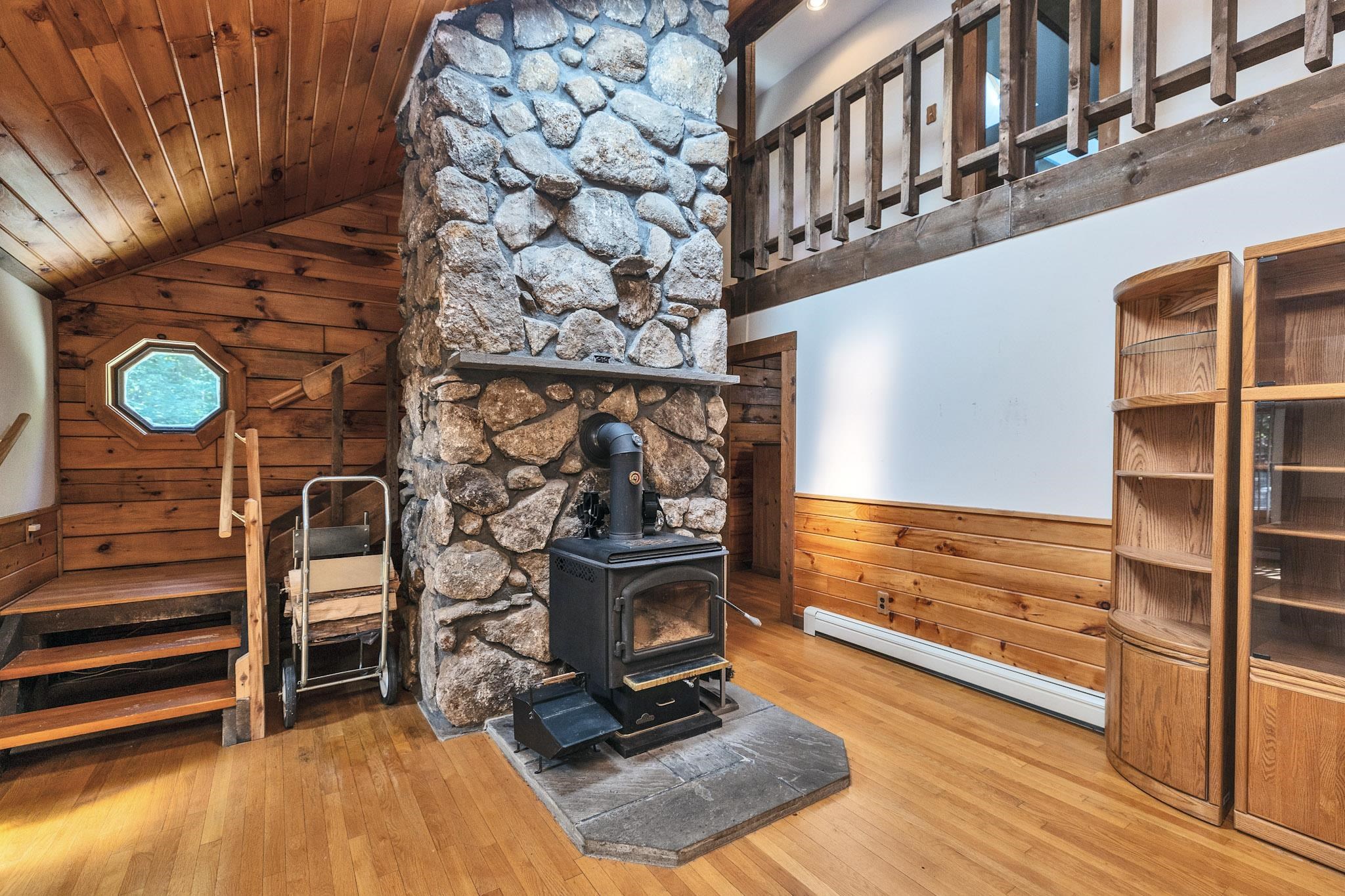 367 Tubbs Hill Rd, Deering, NH 03244