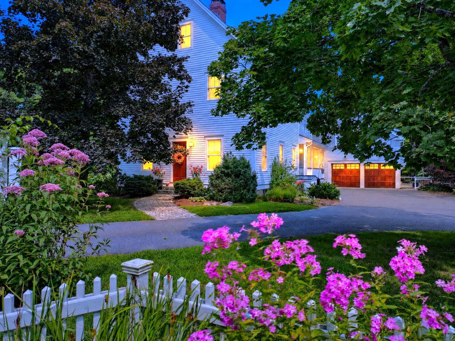 241 Wallace Rd, Bedford, NH 03110