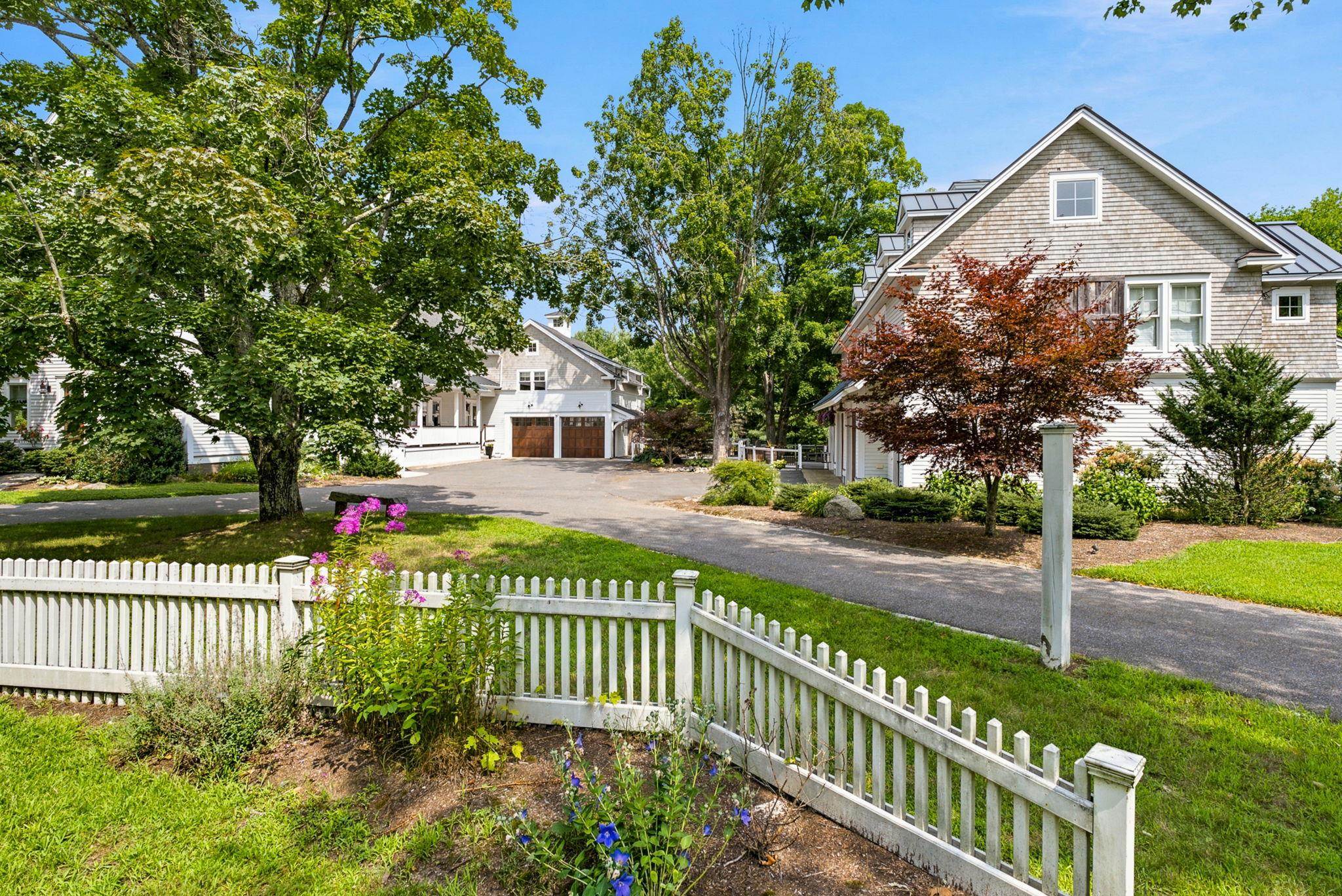 241 Wallace Rd, Bedford, NH 03110