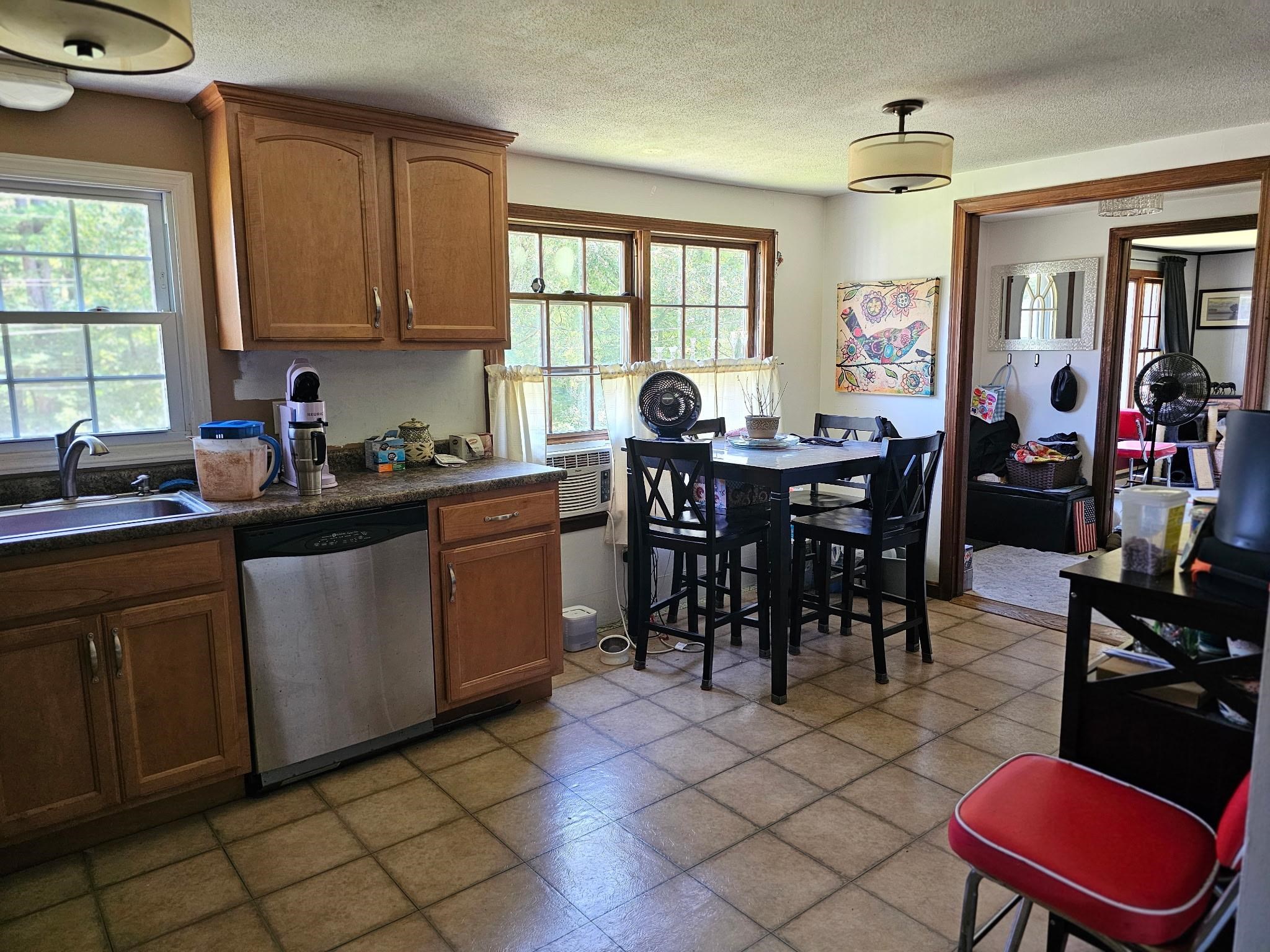 72 Greeley St, Hudson, NH 03051