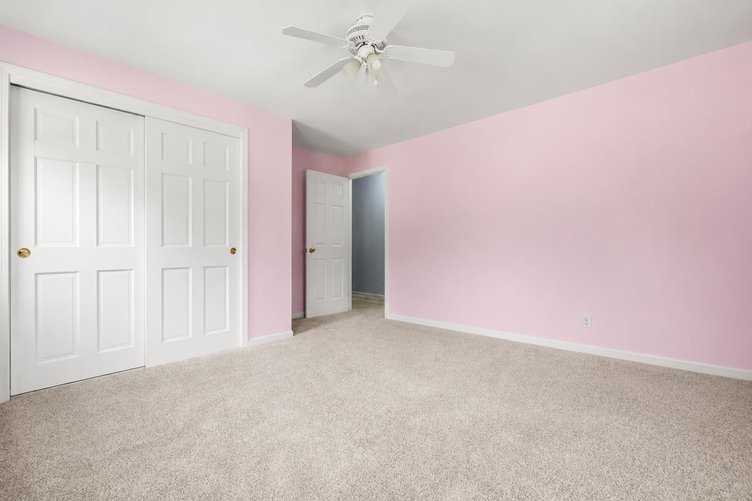 87 Peele Rd, Nashua, NH 03062