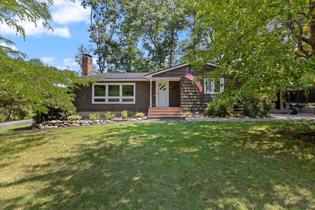 5 Hilltop Rd, Plaistow, NH 03865