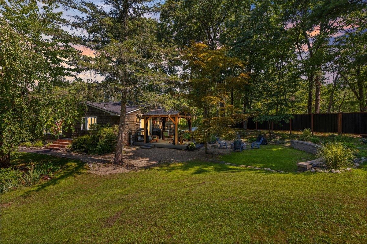 5 Hilltop Rd, Plaistow, NH 03865