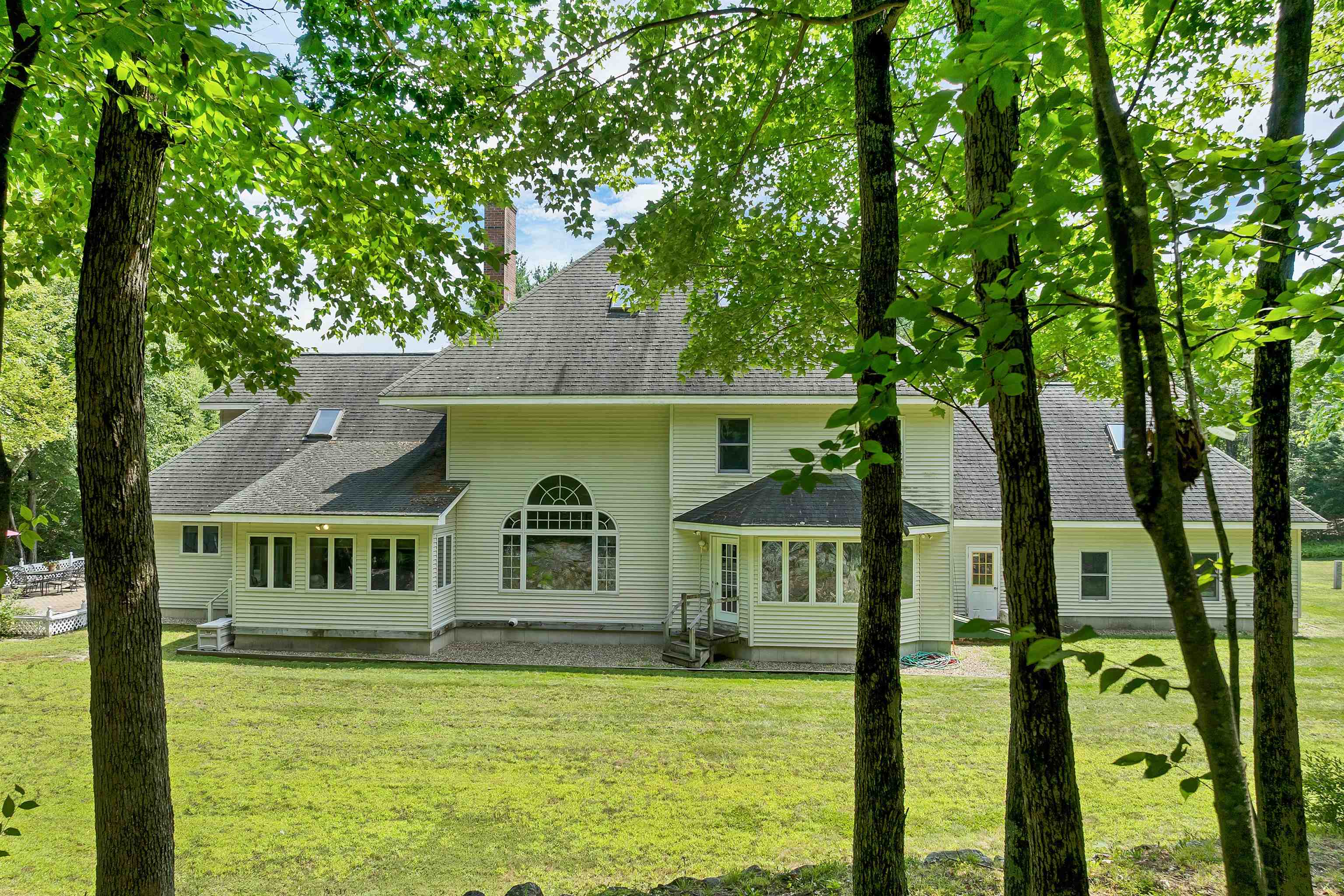 8 Wilson Meadow Rd, Bow, NH 03304