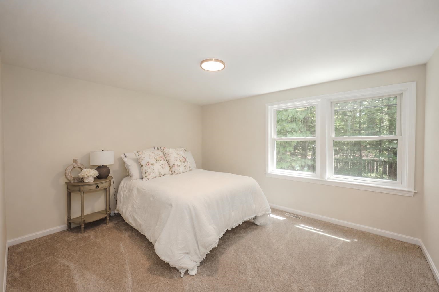 27 W Chamberlain Rd, Merrimack, NH 03054