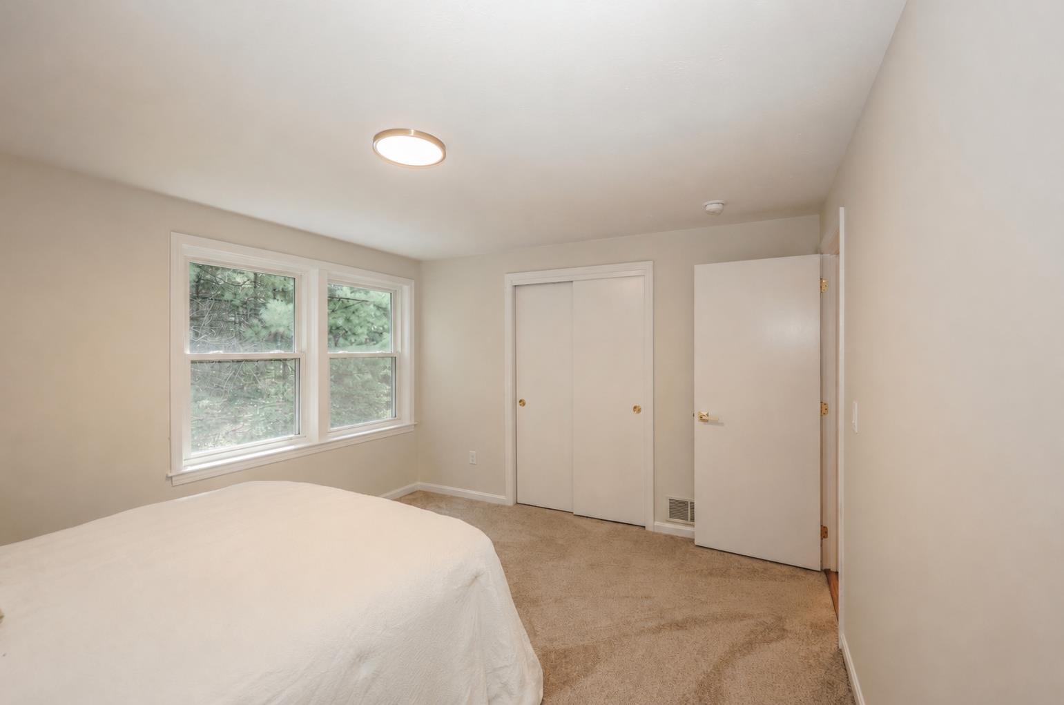 27 W Chamberlain Rd, Merrimack, NH 03054