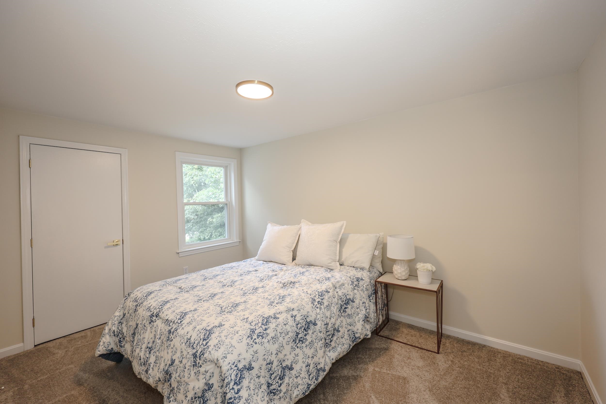 27 W Chamberlain Rd, Merrimack, NH 03054