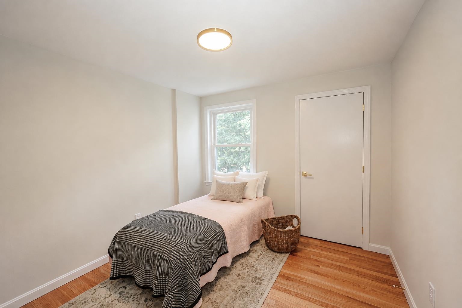 27 W Chamberlain Rd, Merrimack, NH 03054