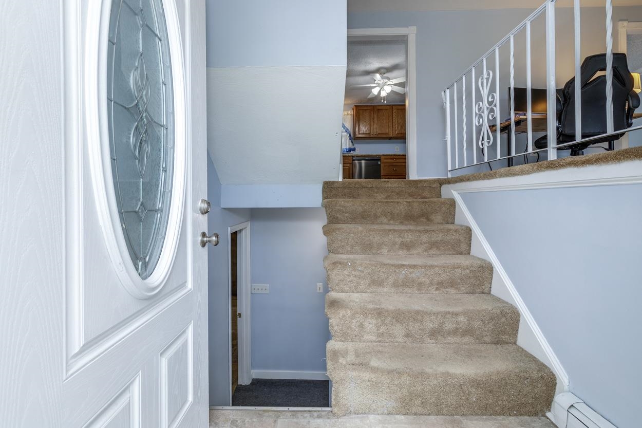 12 Ash St, Londonderry, NH 03053