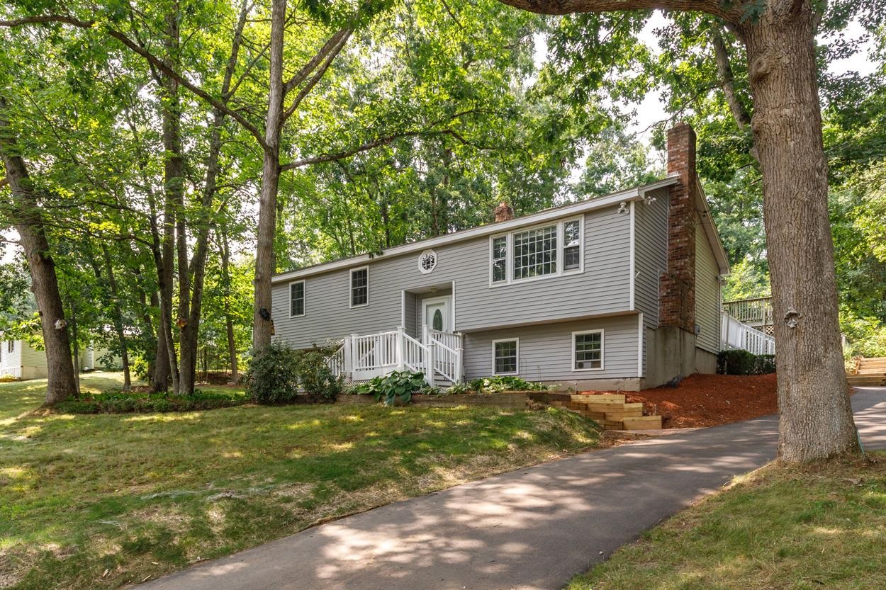 12 Ash St, Londonderry, NH 03053