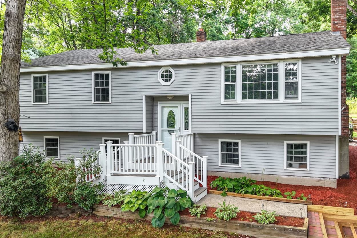 12 Ash St, Londonderry, NH 03053