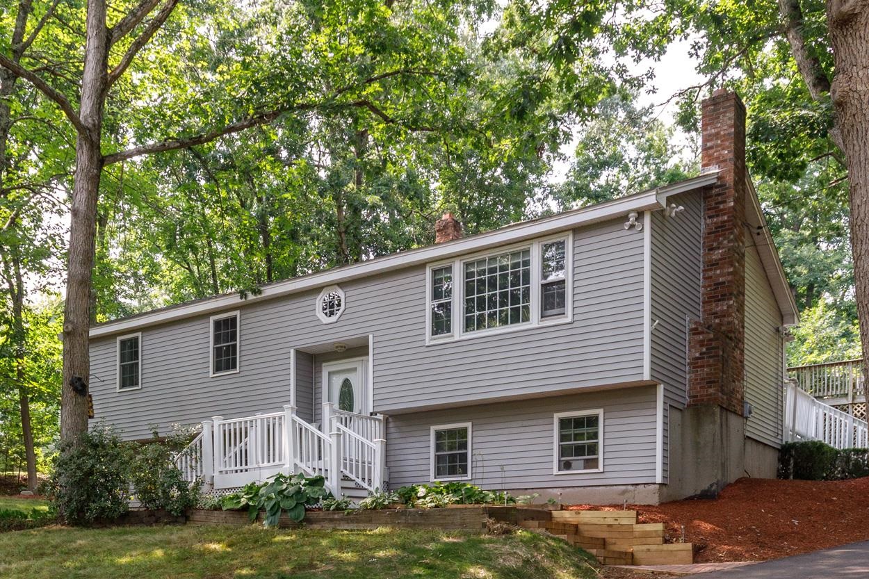 12 Ash St, Londonderry, NH 03053