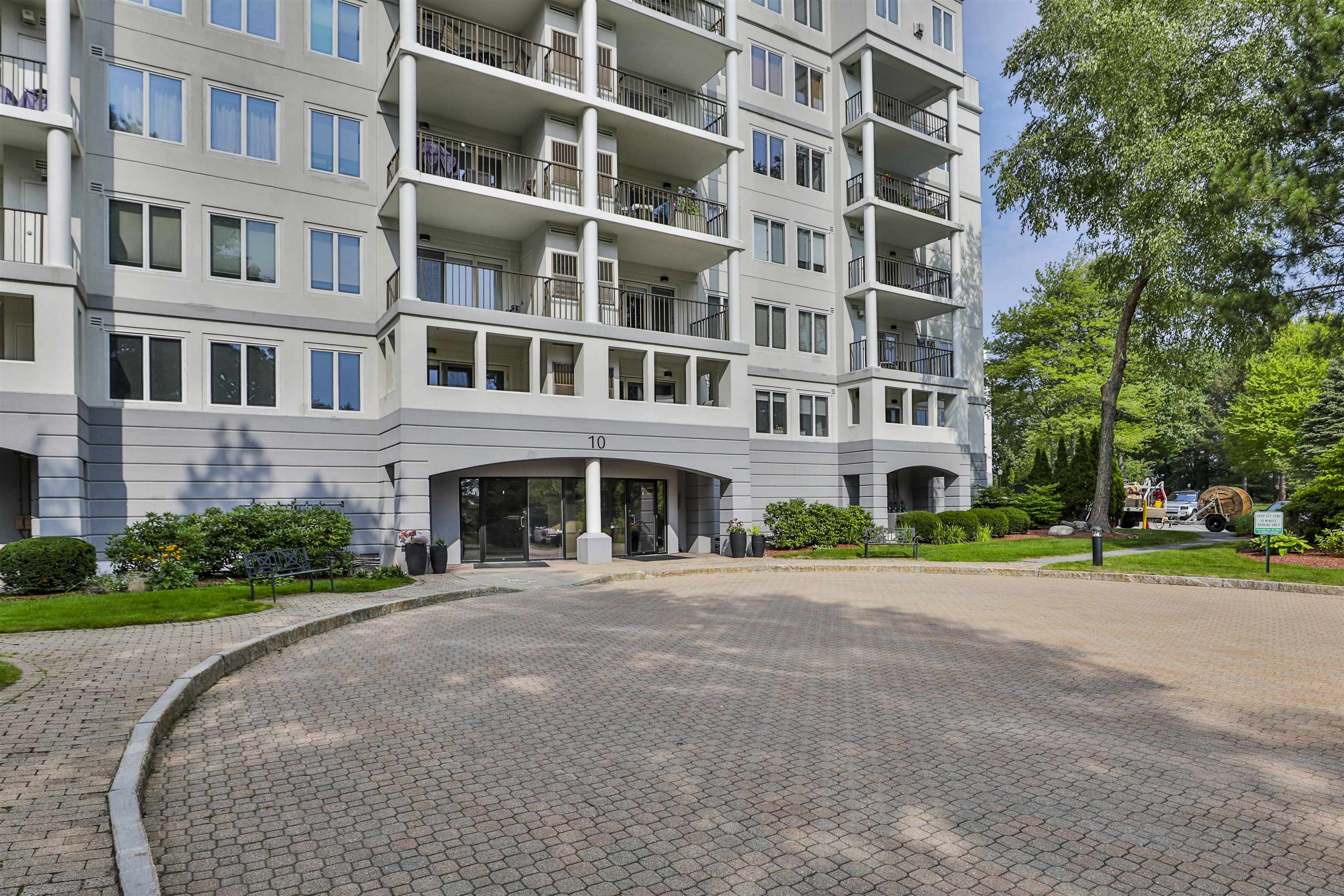 10 Mt Laurels Dr #104, Nashua, NH 03060