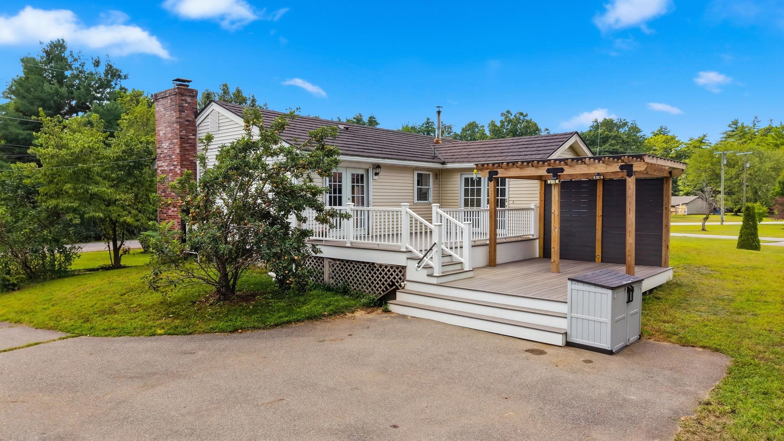 16 Roberts Rd, Litchfield, NH 03052