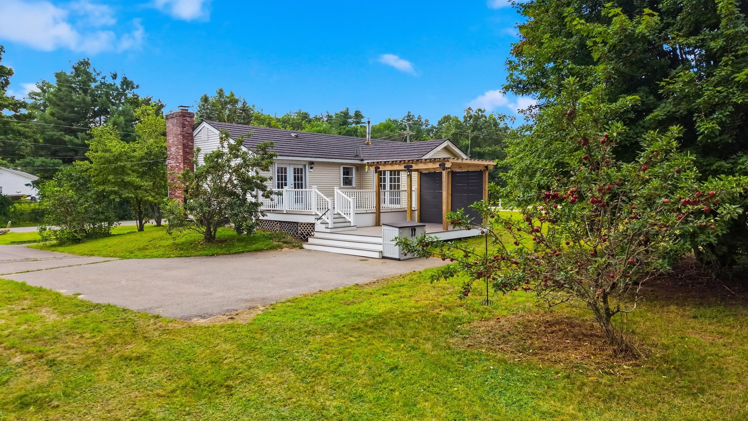 16 Roberts Rd, Litchfield, NH 03052