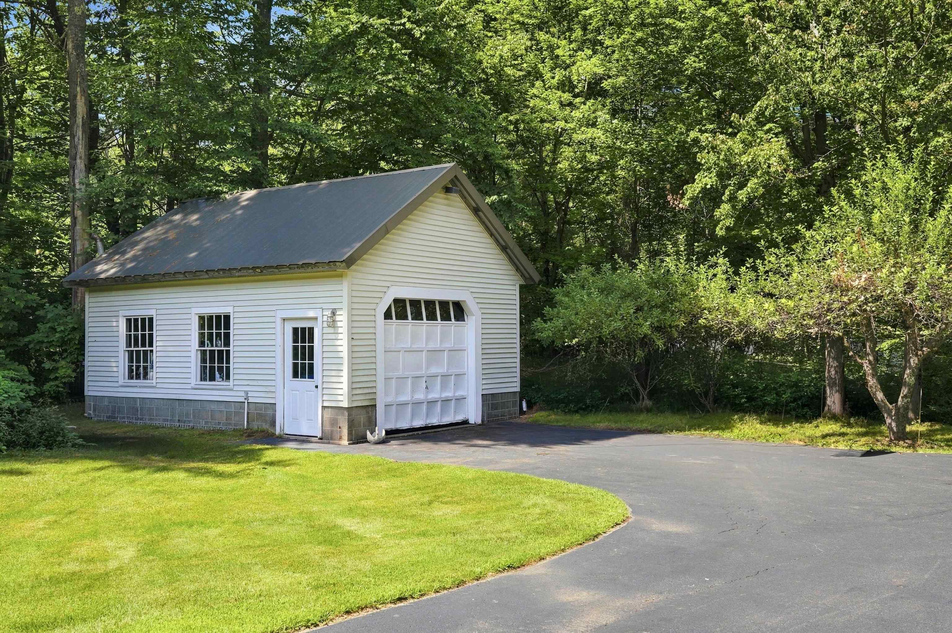 18 Poor Farm Rd, New Ipswich, NH 03071