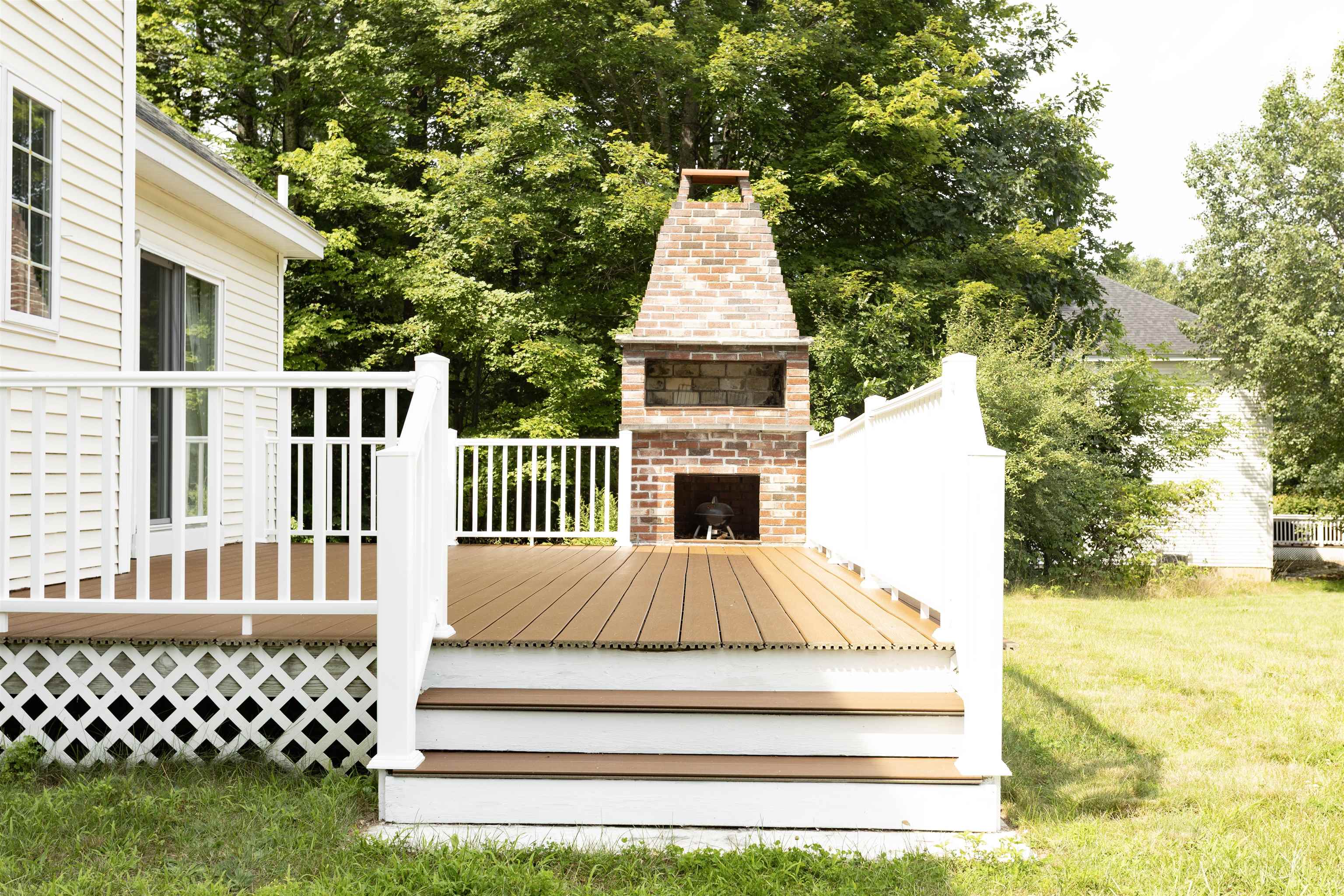 89 Seaverns Bridge Rd, Amherst, NH 03031