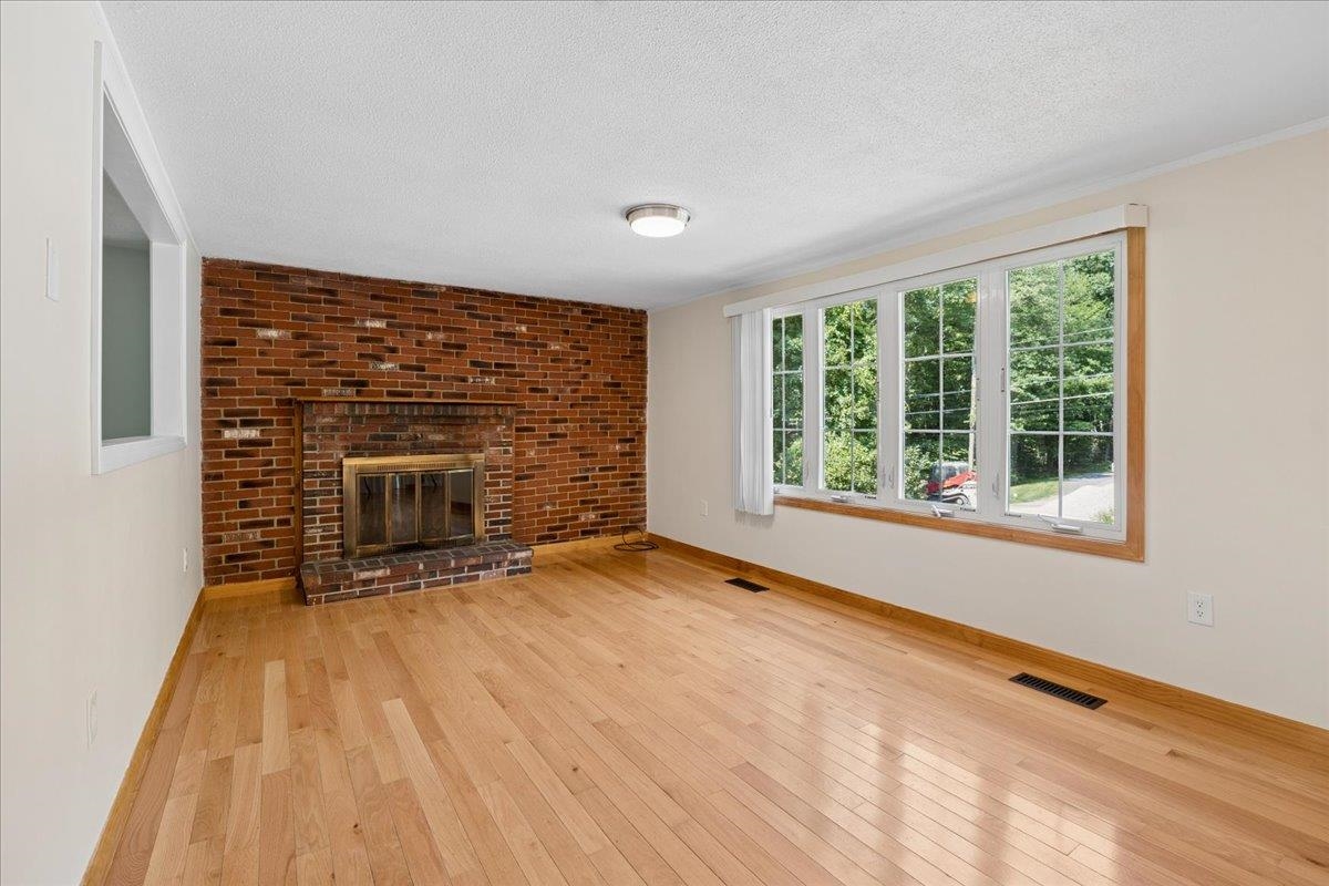 207 High Range Rd, Londonderry, NH 03053