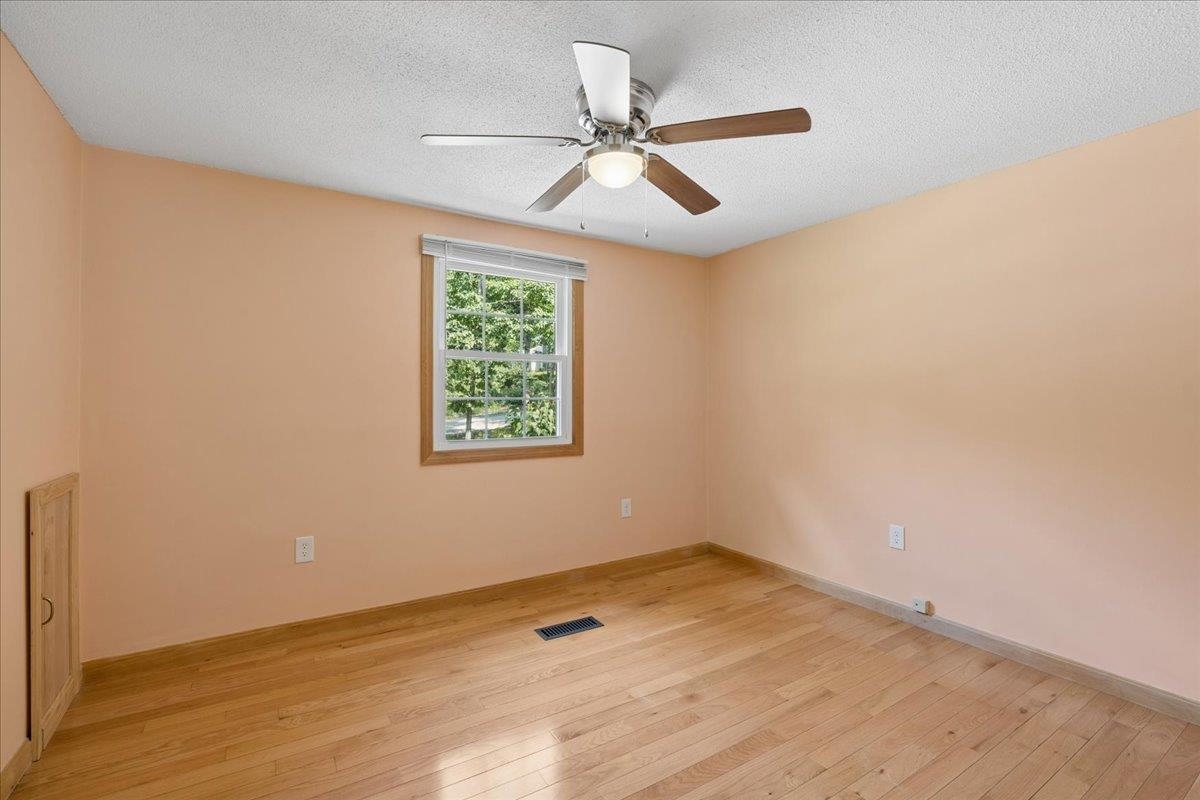 207 High Range Rd, Londonderry, NH 03053