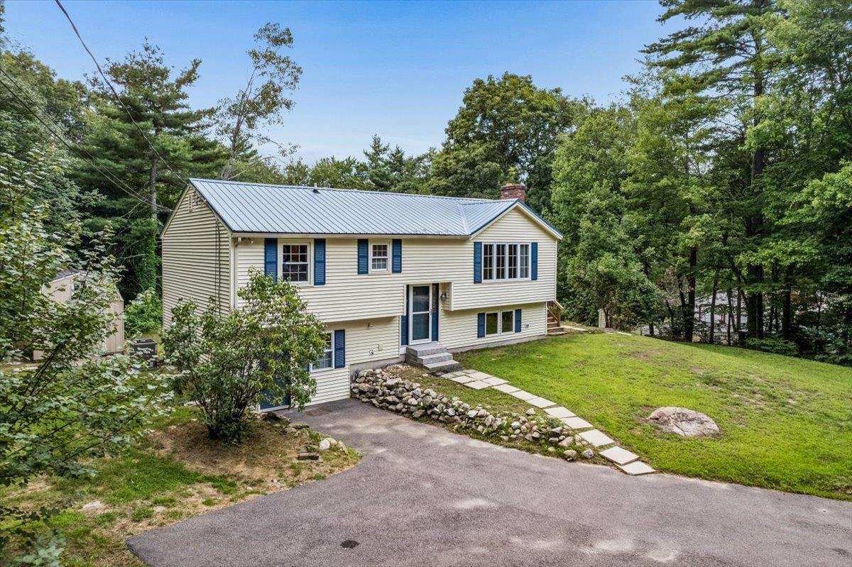 207 High Range Rd, Londonderry, NH 03053