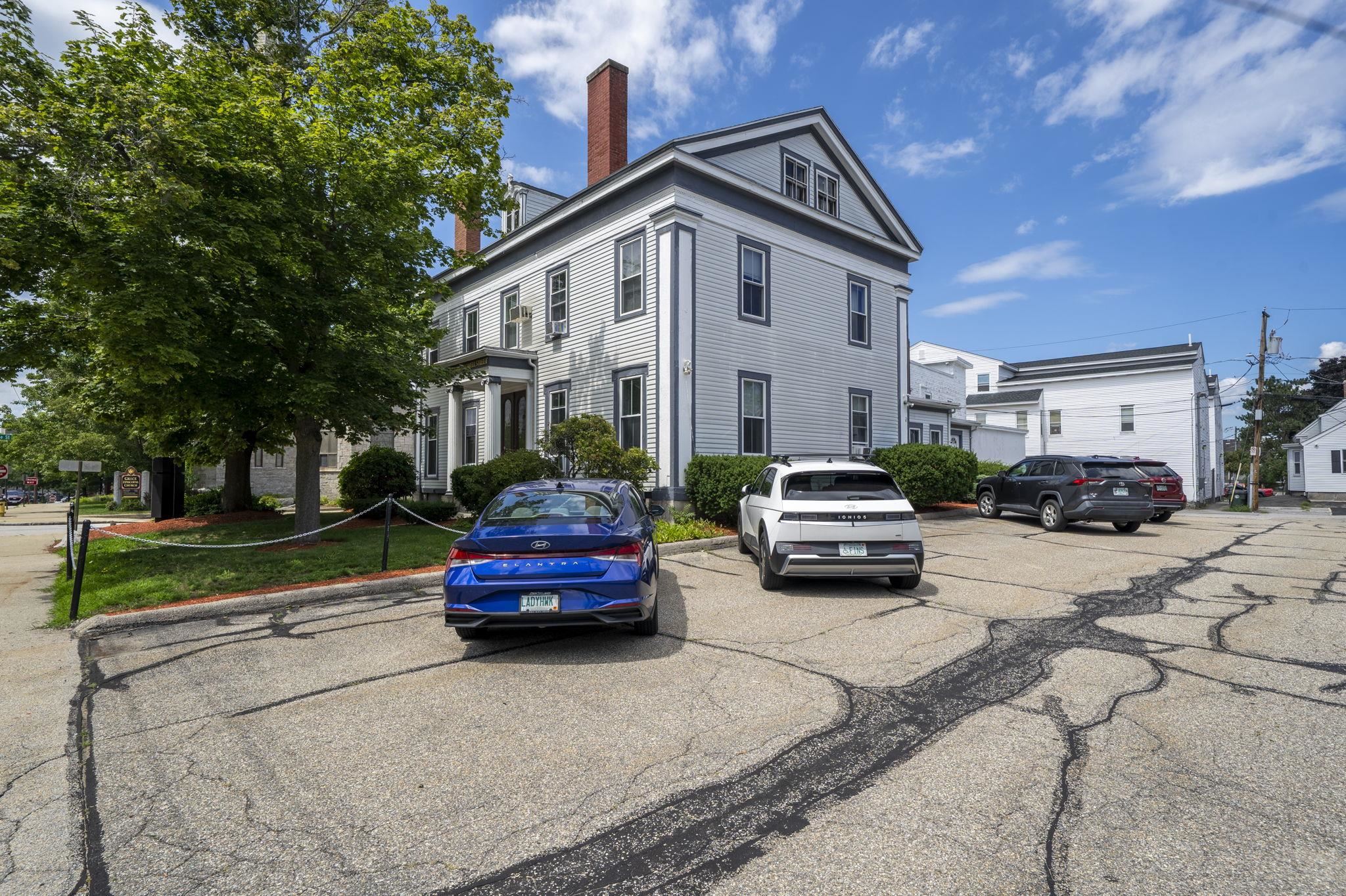 116 Lowell St, Manchester, NH 03104