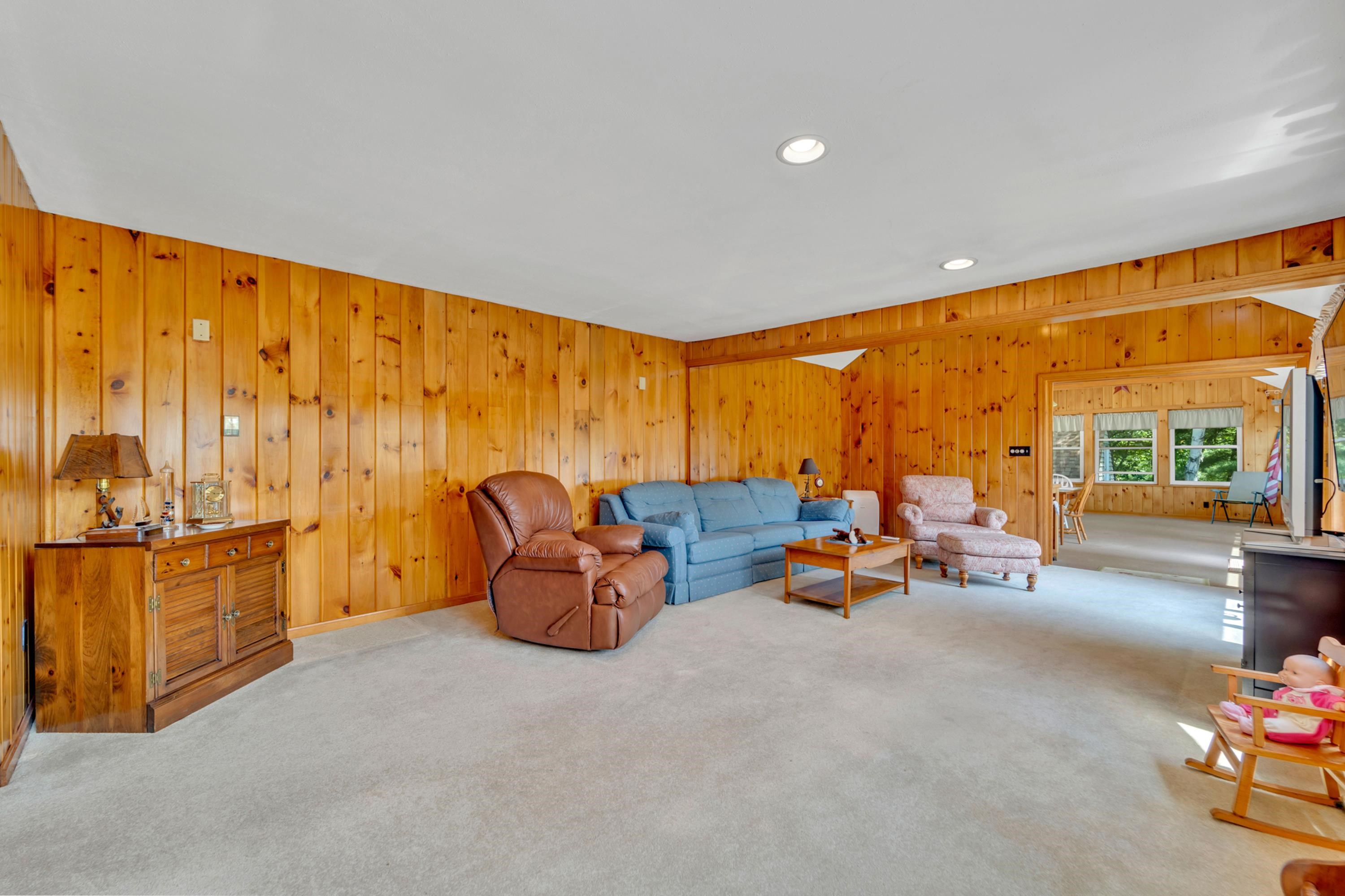 77 Hancock St, Peterborough, NH 03458