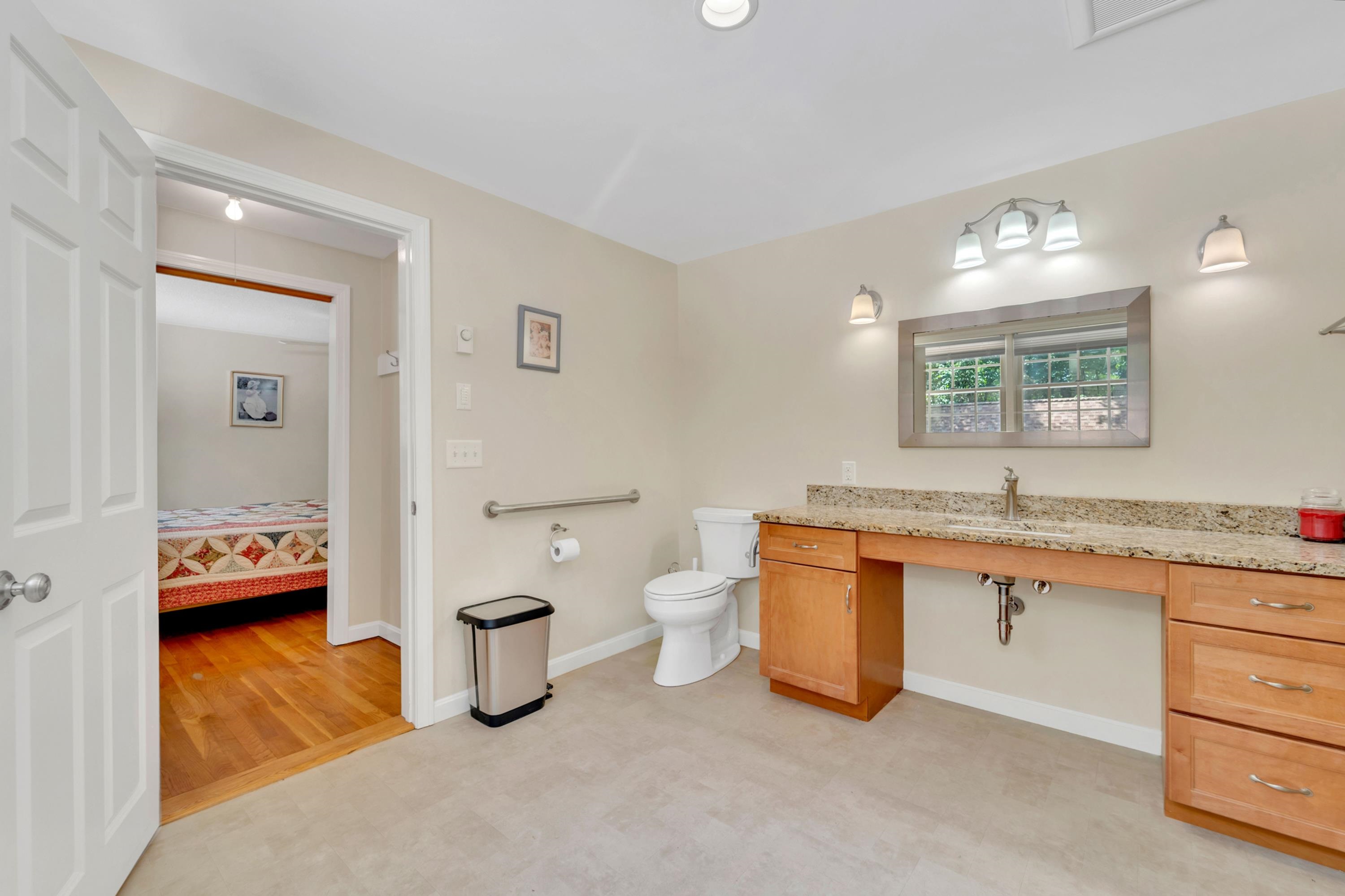 Handicap Friendly Bath EnSuite