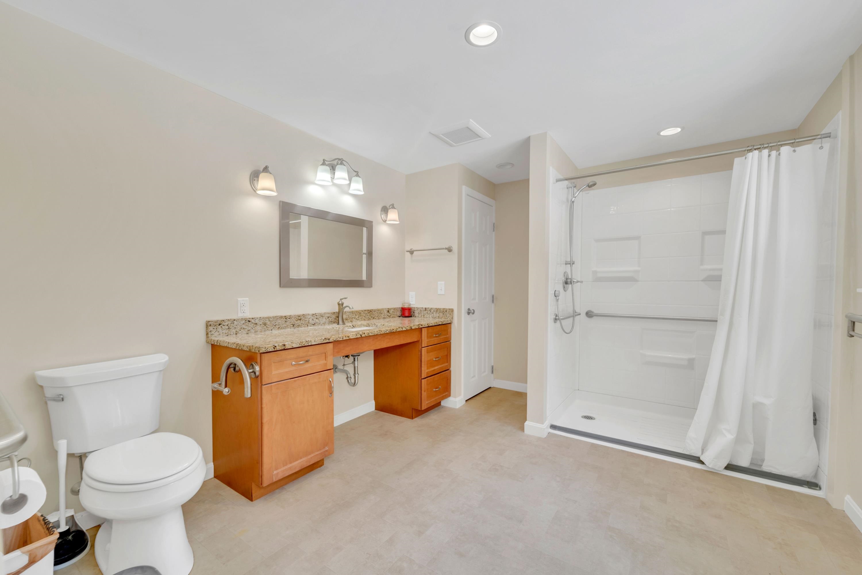 77 Hancock St, Peterborough, NH 03458